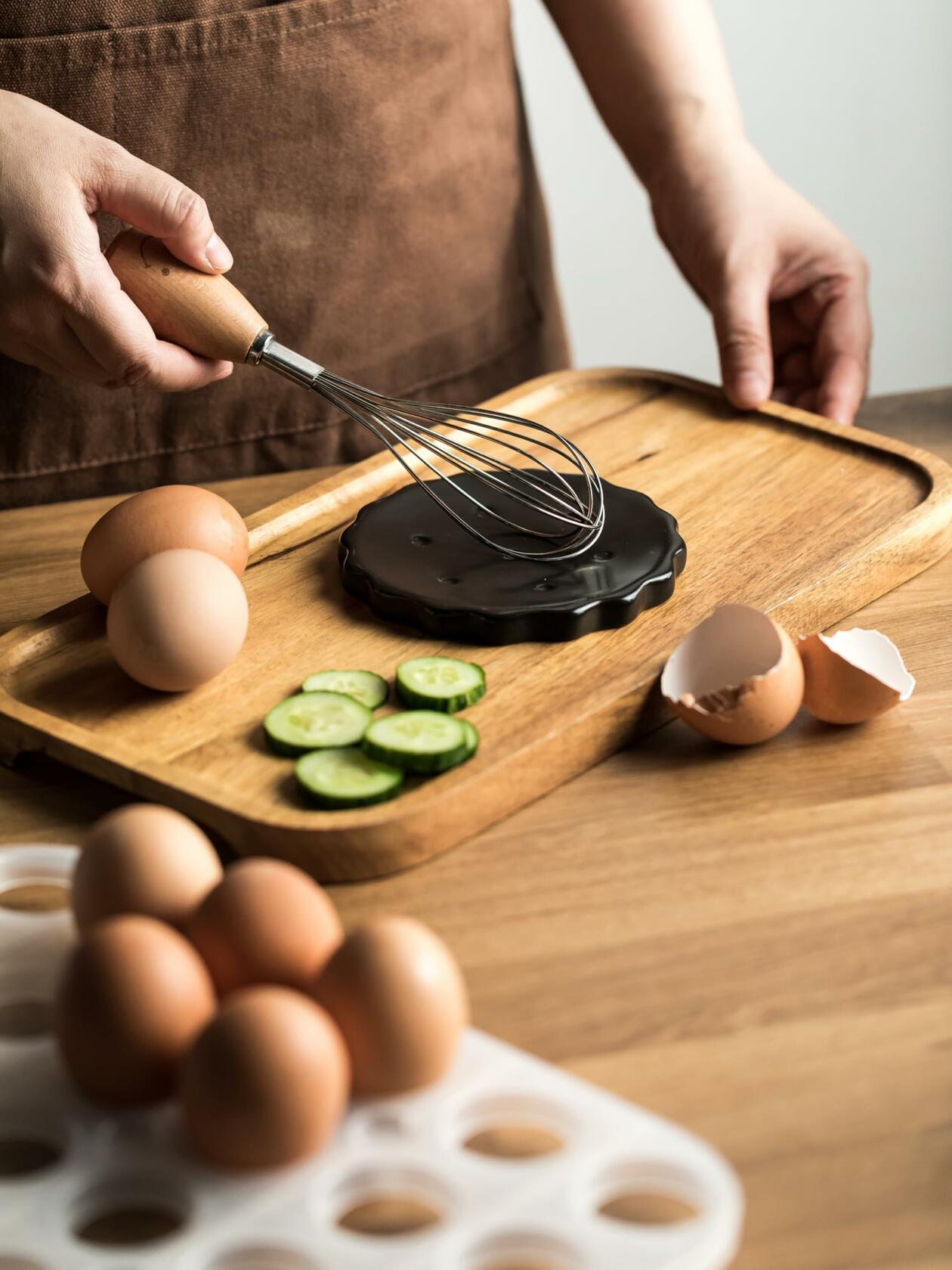 Black 5 Inch Cracker-Shaped Spoon Rest Heat-Resistant Kitchen Accessory