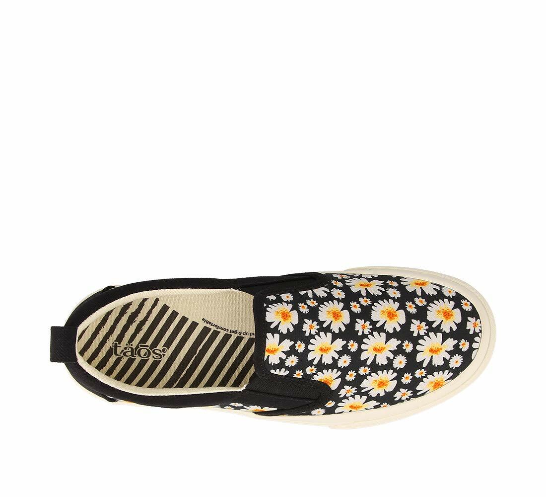 Taos Rubber Soul Women's Slip-On Sneaker Black Daisy Canvas Size 10 M