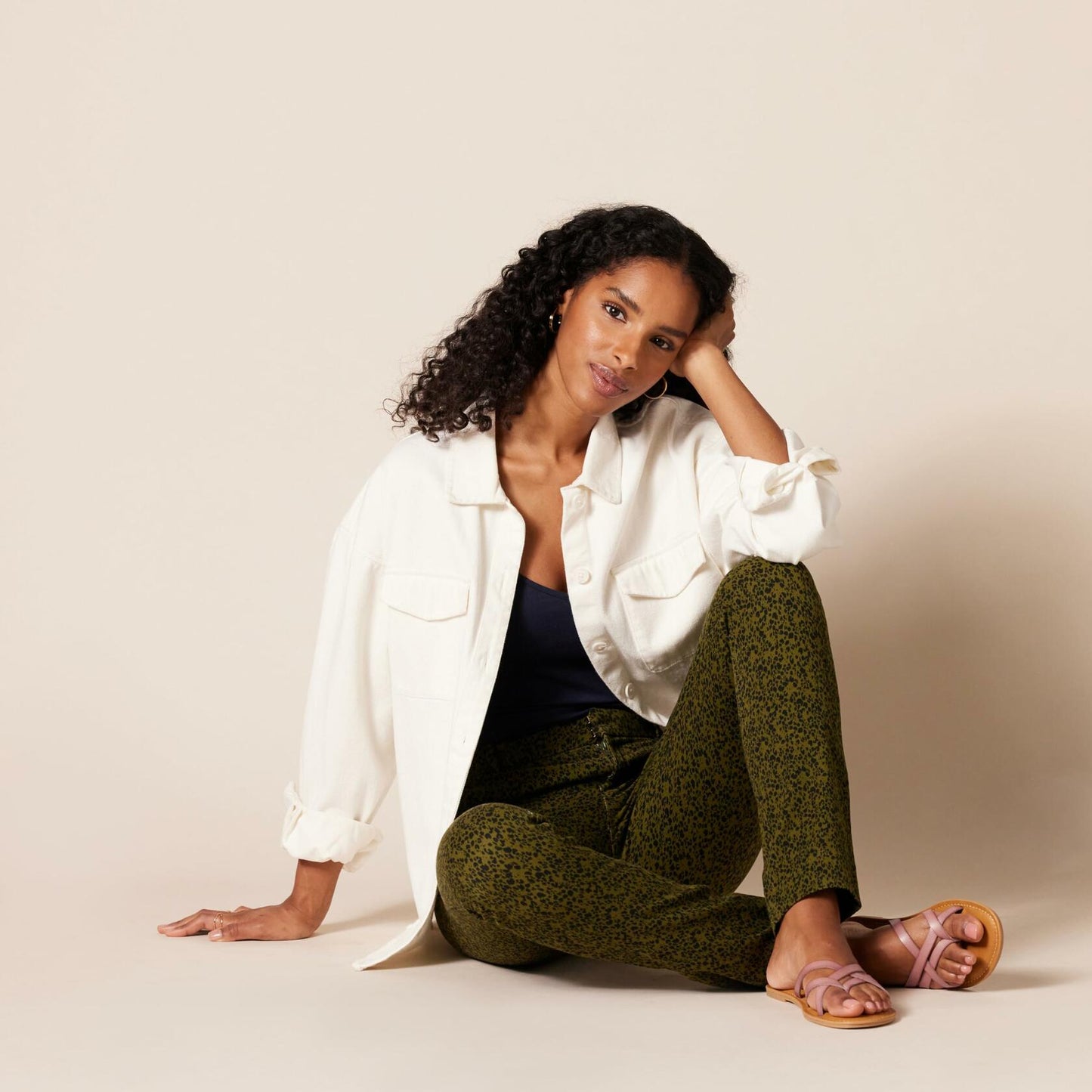 Amazon Essentials Women's Strappy Slide Flat Sandal Light Tan Size 7.5