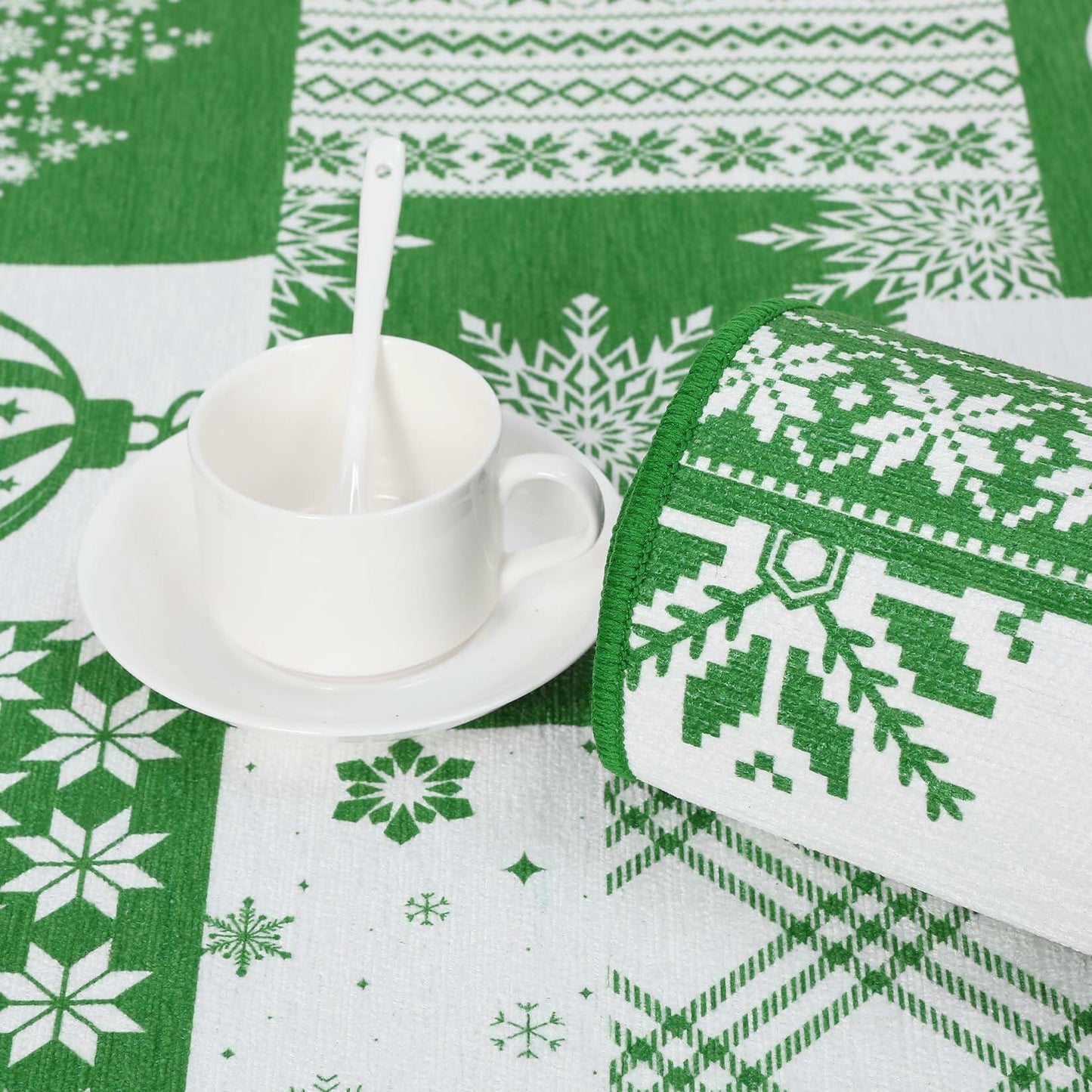 CAREMEE Christmas Area Rug Non-Slip Washable Green 2x3 FT Holiday Decor