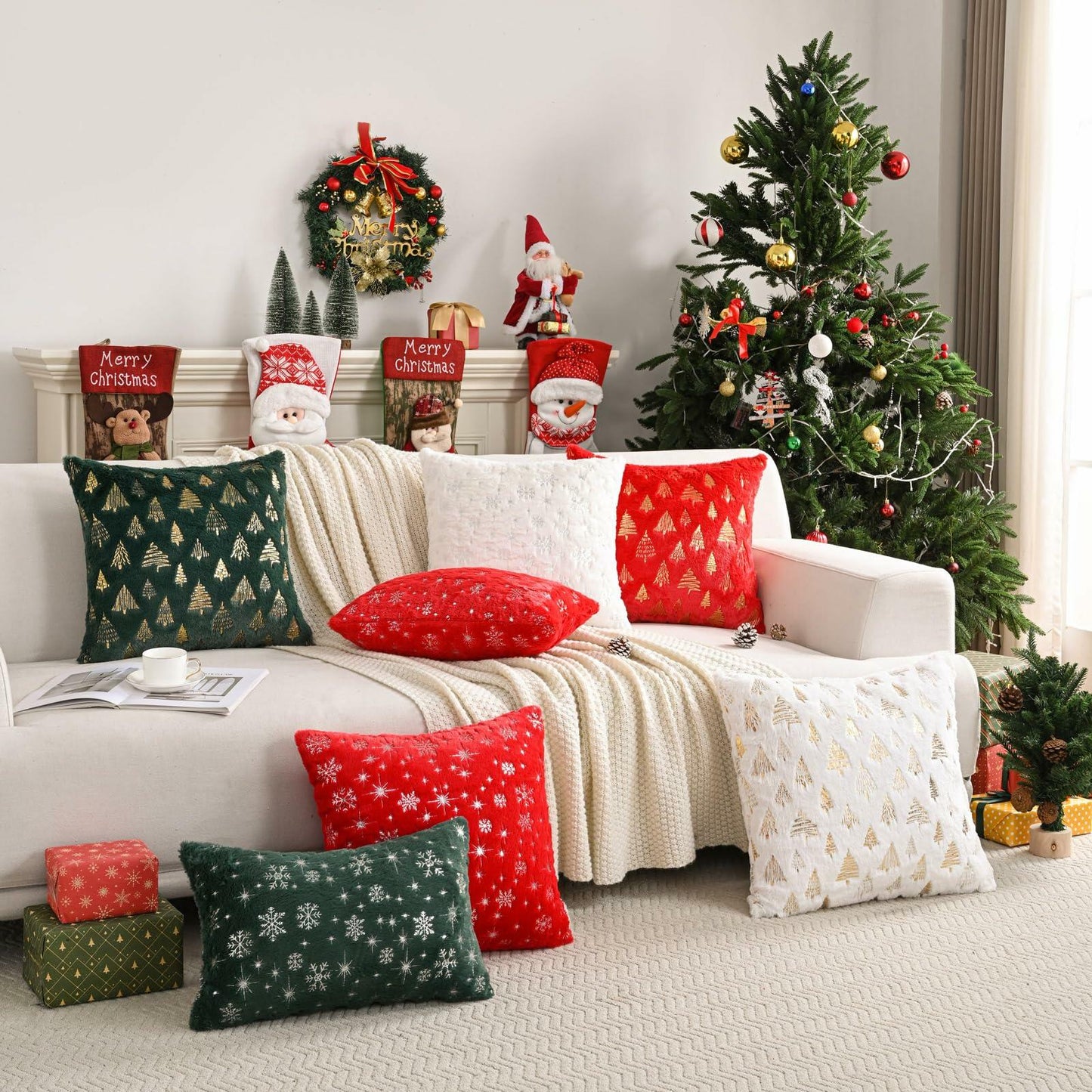 FUTEI Christmas Snowflakes Green Throw Pillow Covers Set of 2 18x18