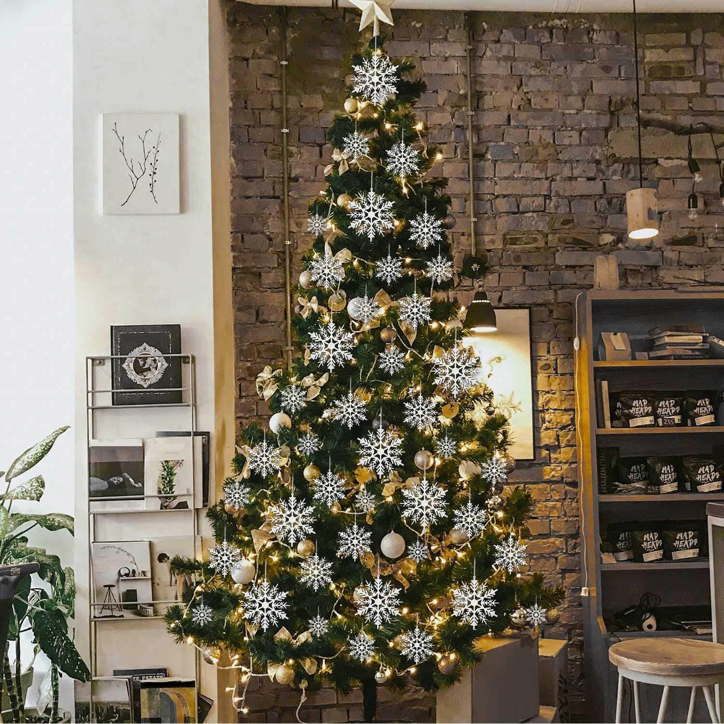 Tmflexe 110 Pcs White Plastic Snowflake Ornaments 6 Sizes Christmas Decor