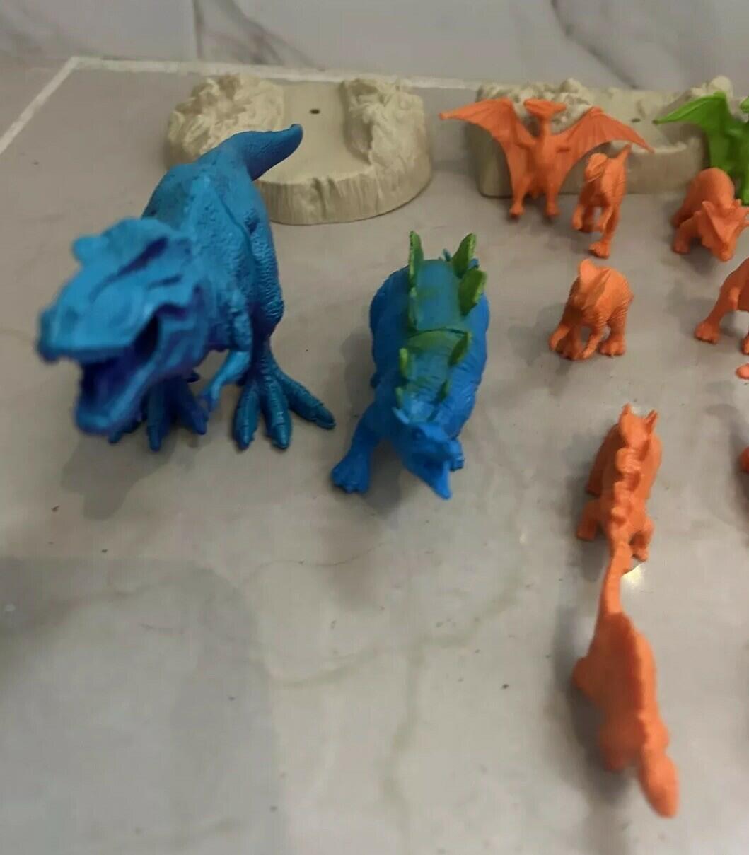 Fun bucket 27 pieces Dinosaurs action figures toy planet .pre Owned