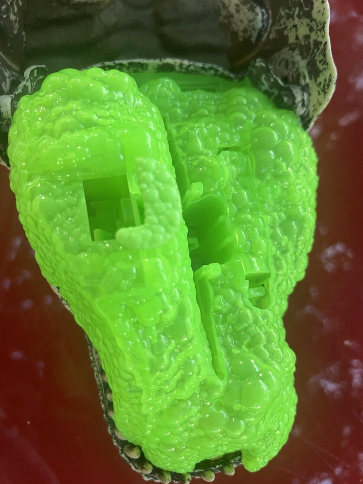 MGA Entertainment Grossmos Flying Dino Assortment Interactive Green Ages 5-7