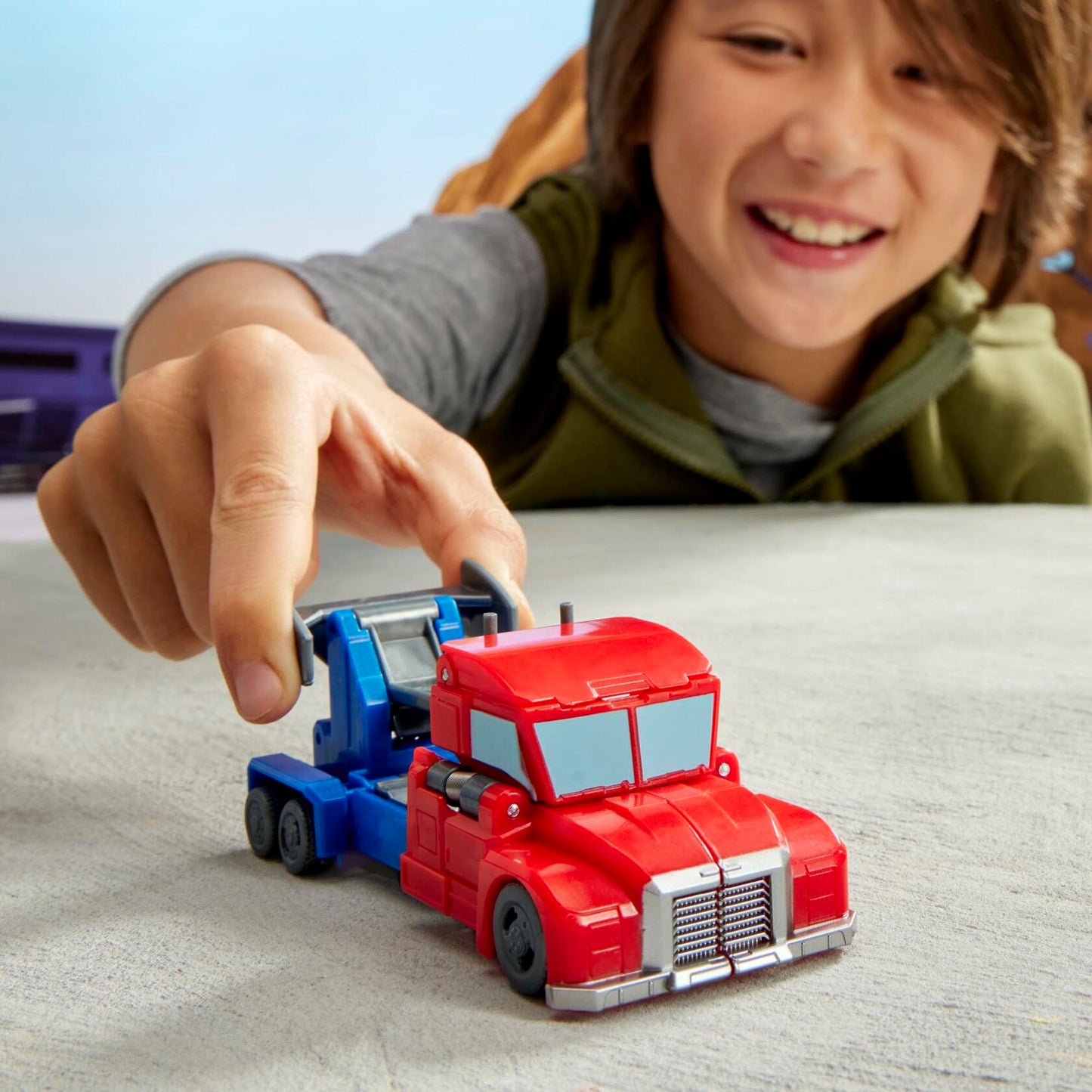 Transformers EarthSpark 1-Step Smash Changers Optimus Prime 4-Inch Action Figure
