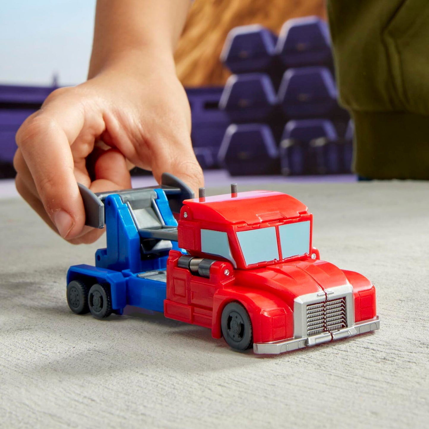 Transformers EarthSpark 1-Step Smash Changers Optimus Prime 4-Inch Action Figure