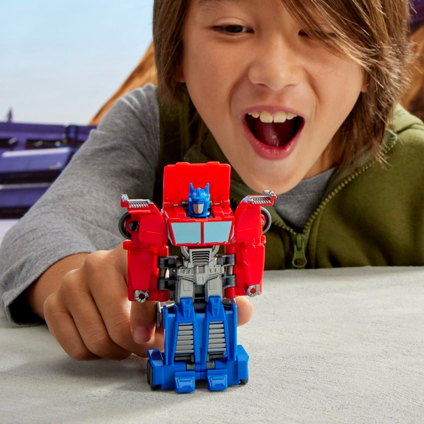 Transformers EarthSpark 1-Step Smash Changers Optimus Prime 4-Inch Action Figure