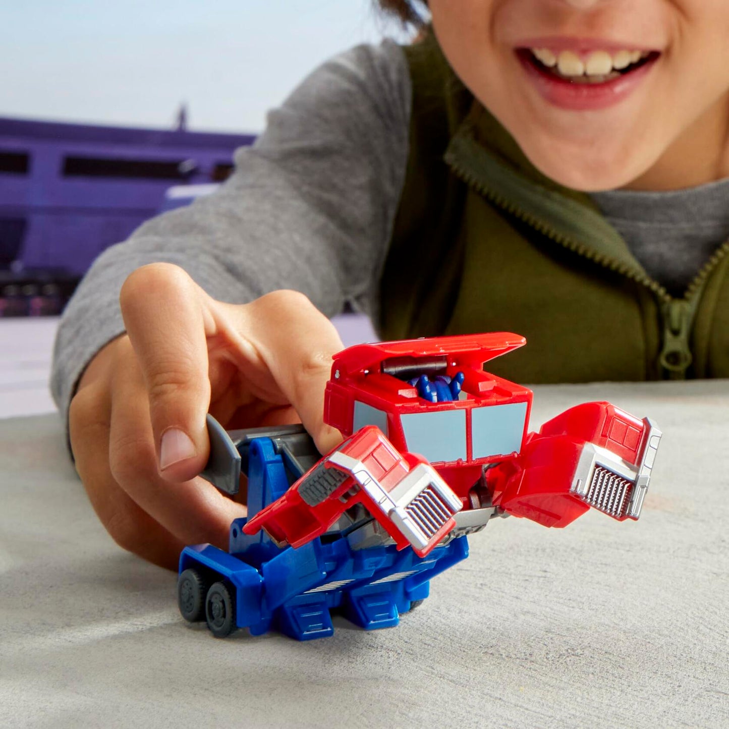 Transformers EarthSpark 1-Step Smash Changers Optimus Prime 4-Inch Action Figure