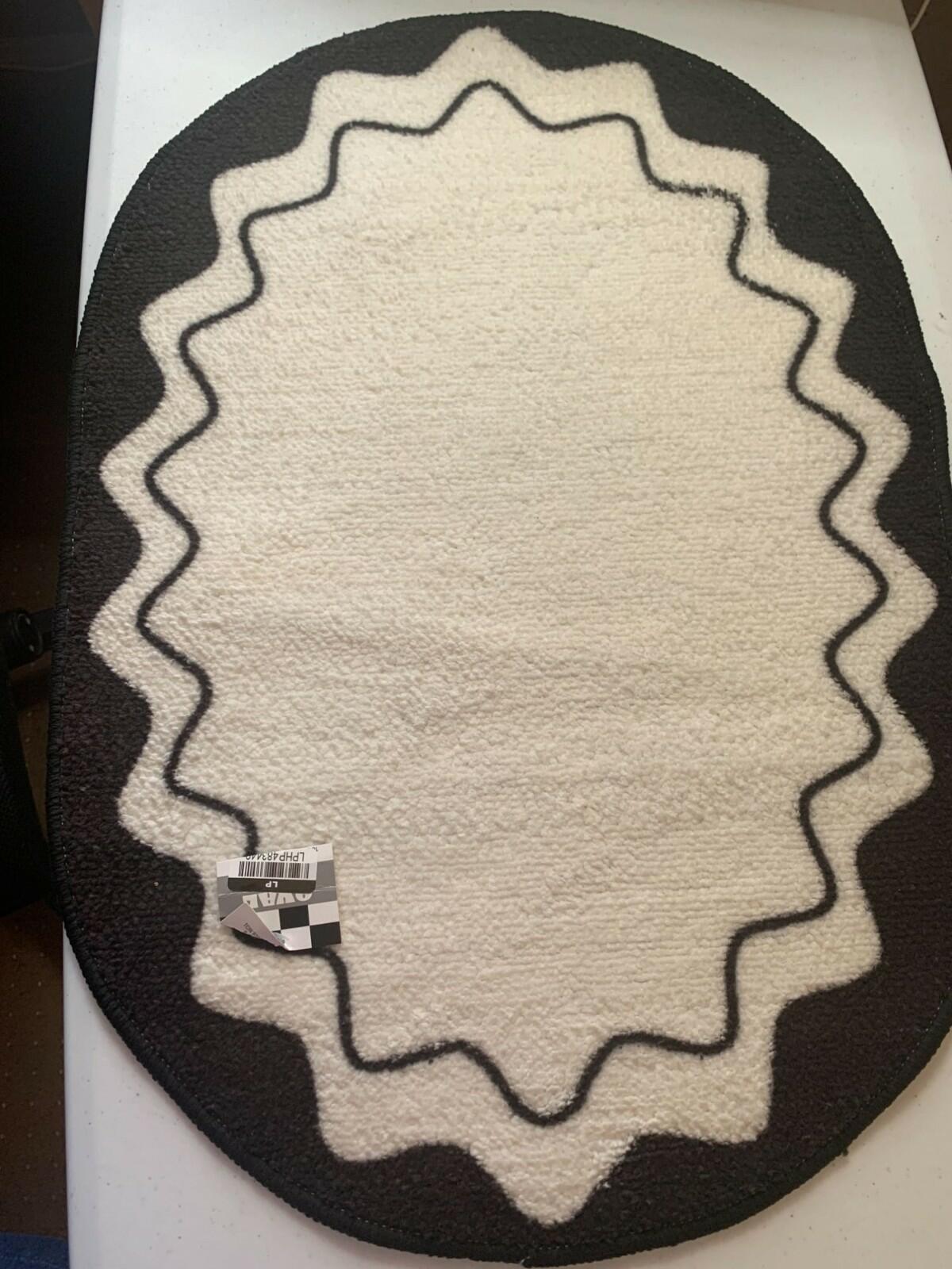 Mohawk Home Black White Oval Indoor Rug 24x36 Diamond Pattern
