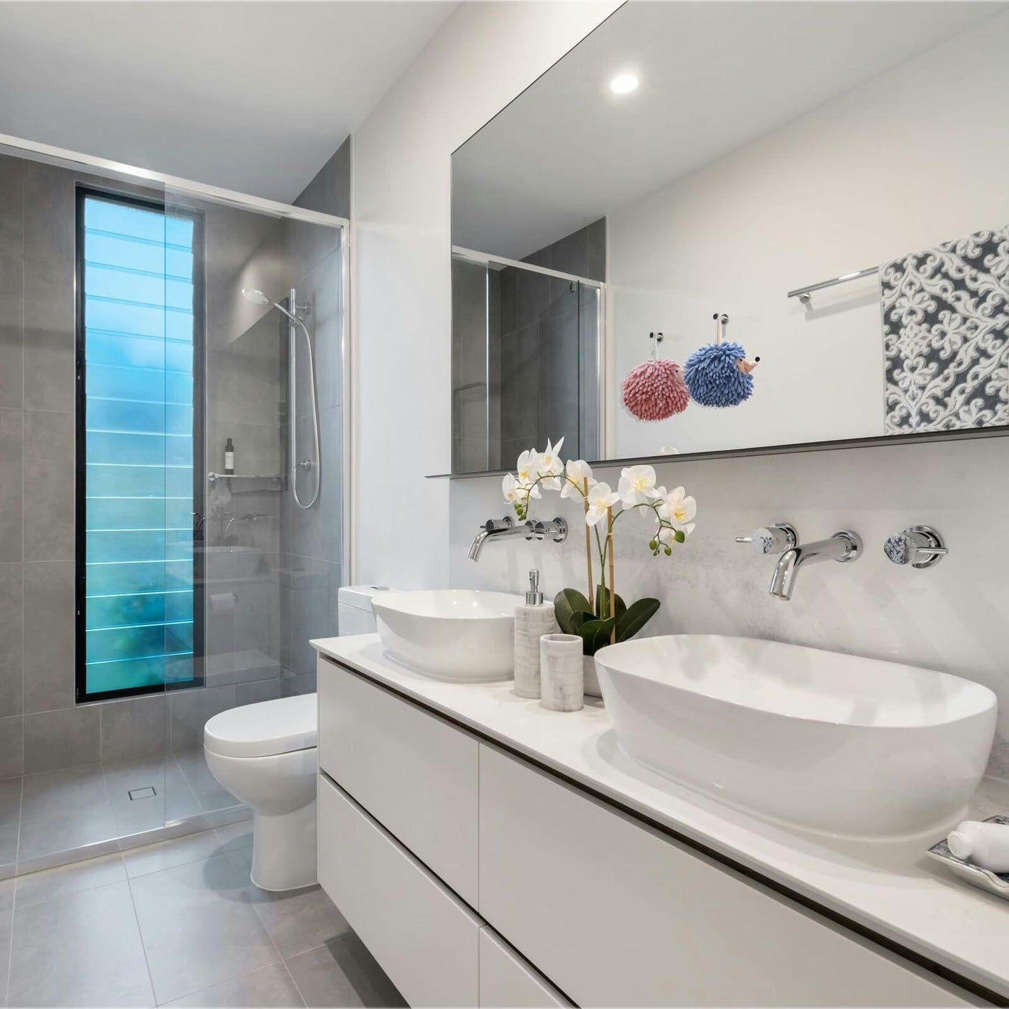 Xinadvrisfy 2-Pack Fuzzy Ball Hand Towels Super Soft Quick Dry Hedgehog