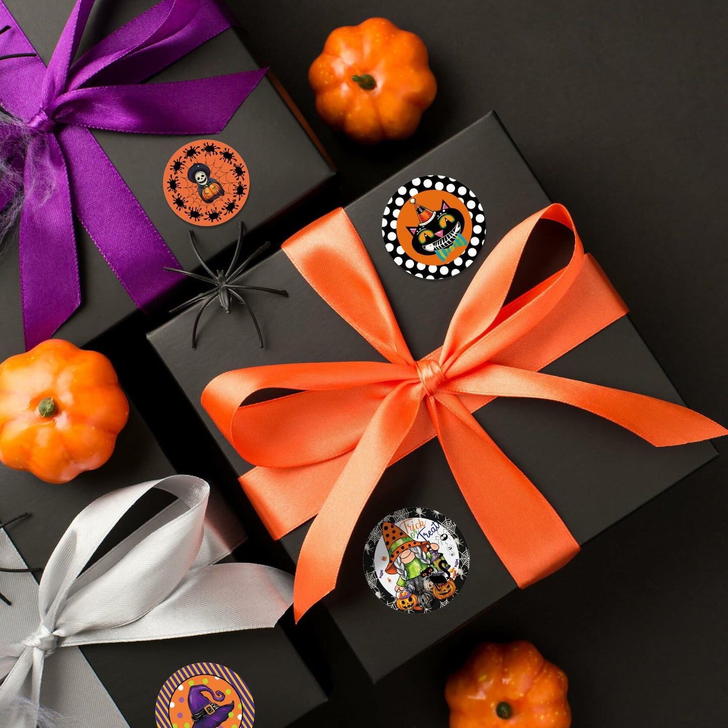 ZAEW Halloween Sticker Roll 500pcs 1.5" Gnome Pumpkins Cats Ghost Colored