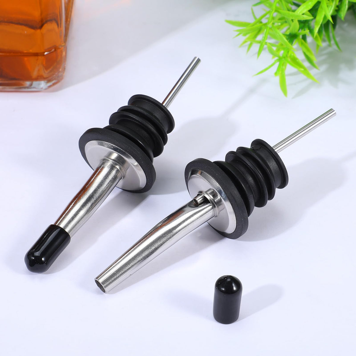 Shimmeroo 100PCS Pourers Dust Covers, Black Pour Spot Caps Rubber Dust Cover for Liquor & Olive Oil Bottles, Wine Pourers Cover Cap, Waterproof & Reusable