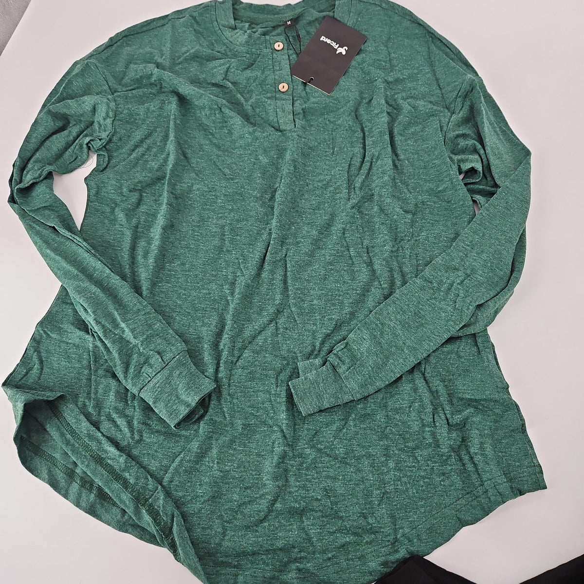 Ficerd Women's 2-Pack Long-Sleeve Henley Shirts, Black and Dark Green, Medium