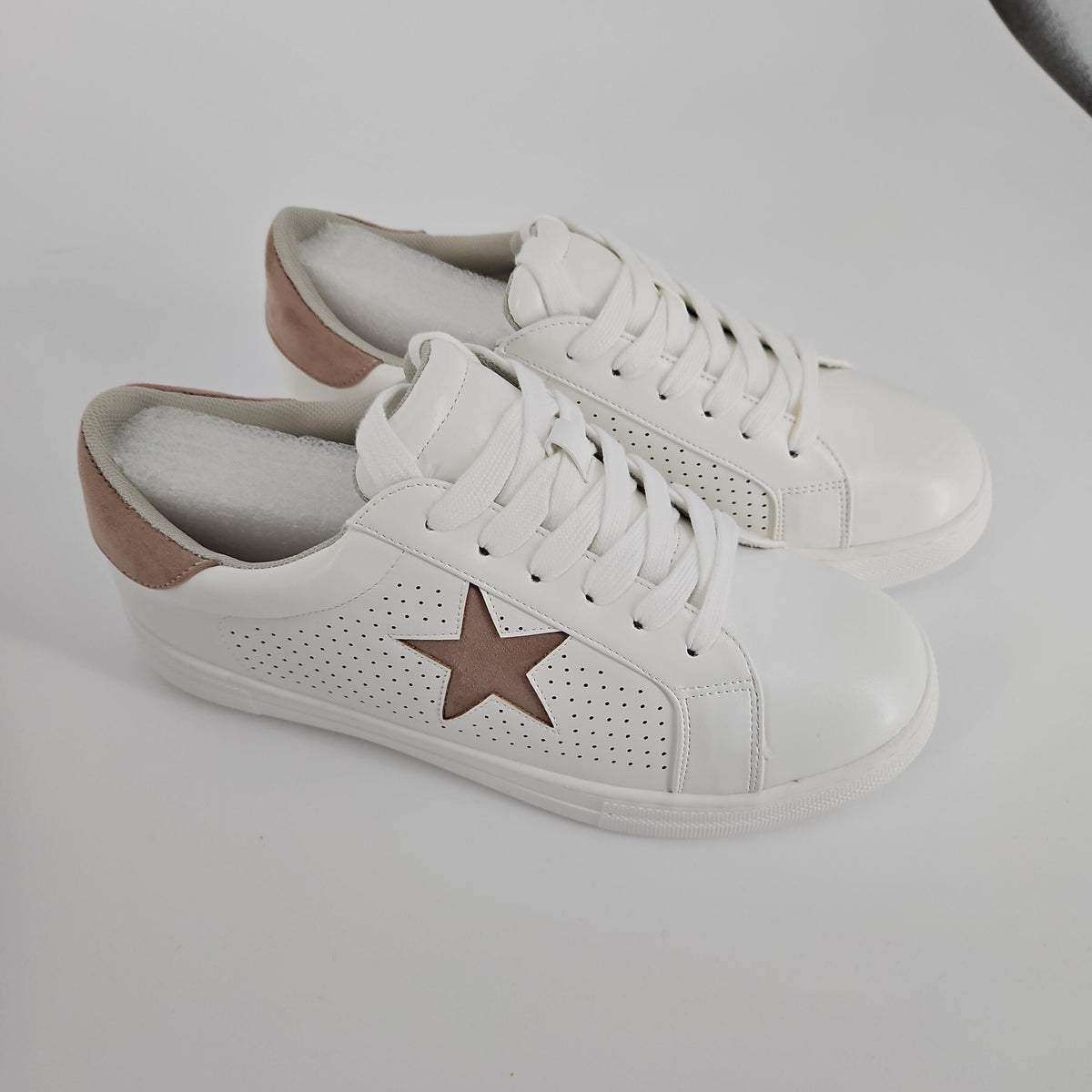 PARTY Starlinger Women's Star Sneakers, White Mix, Size 8.5