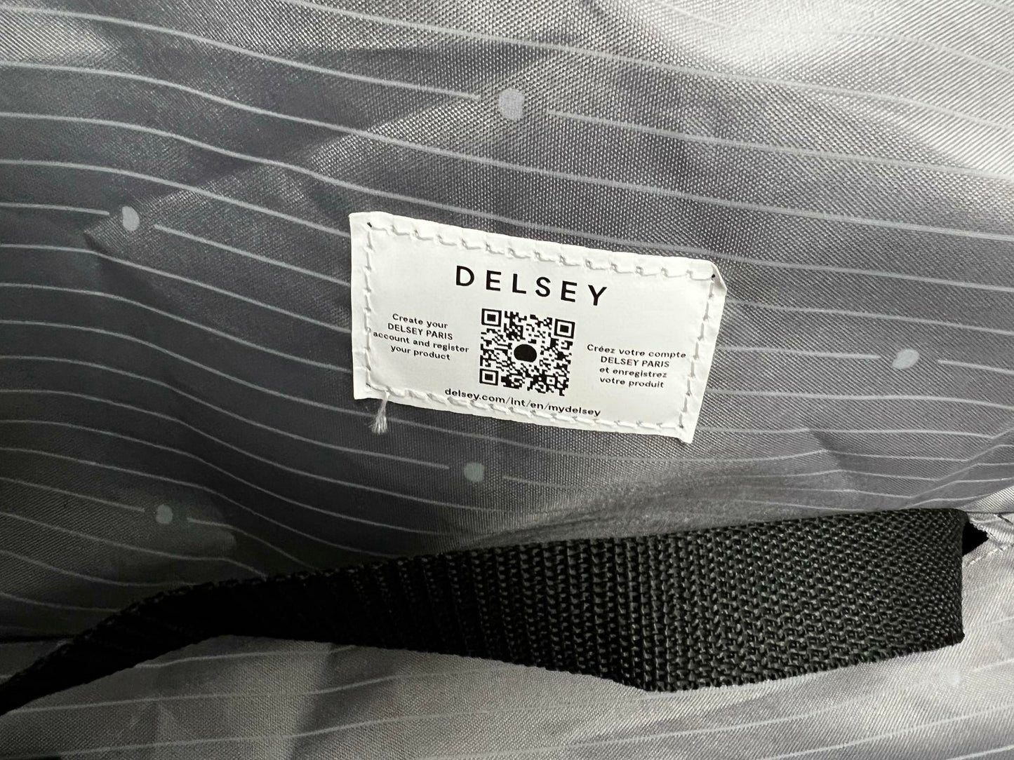 DELSEY Paris Softside Expandable Luggage with Spinner Wheels, Black. Large and - Very Good