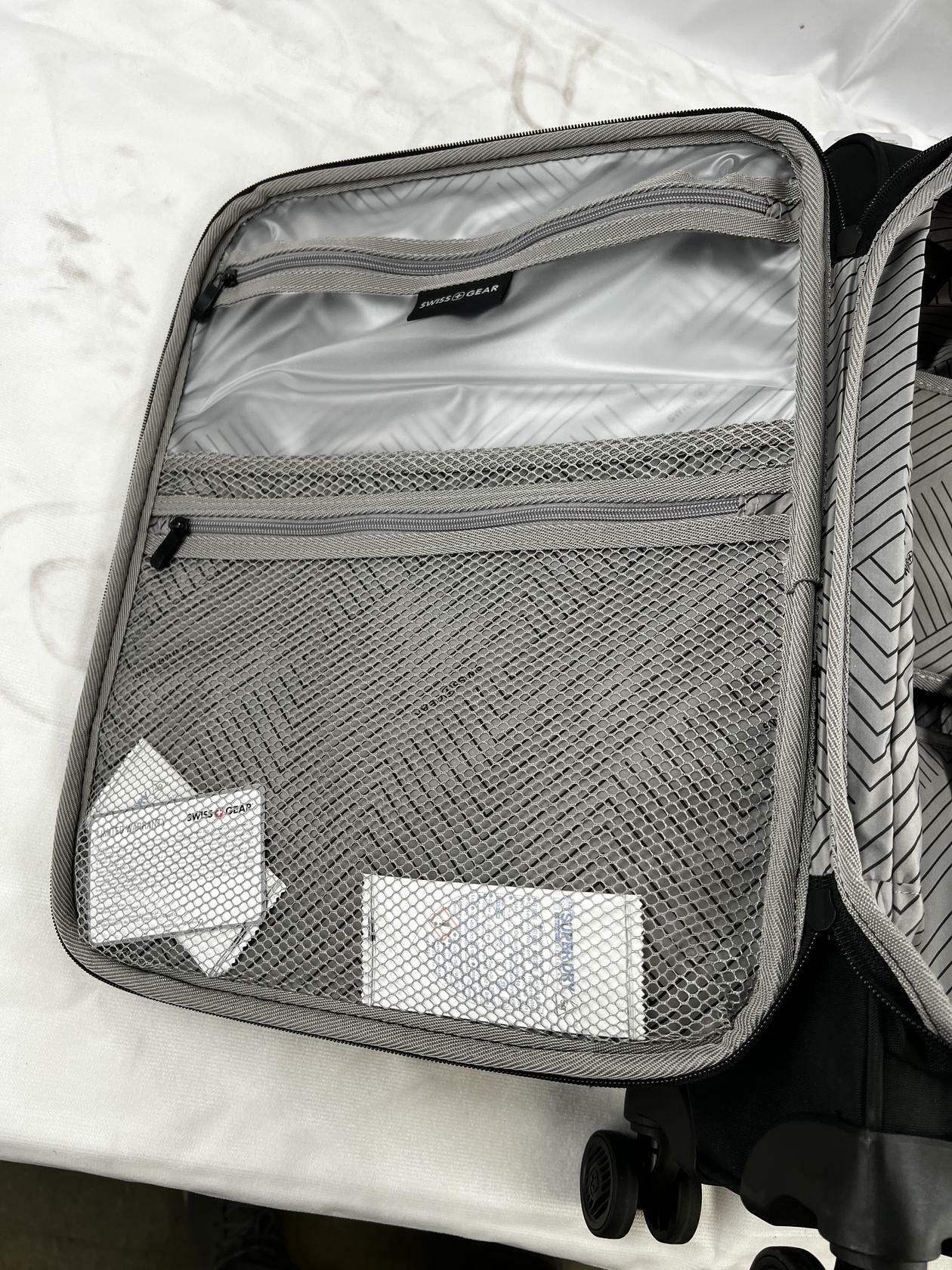 Swissgear 8099 21" Softside Expandable Spinner Carry-On - Black - Like New
