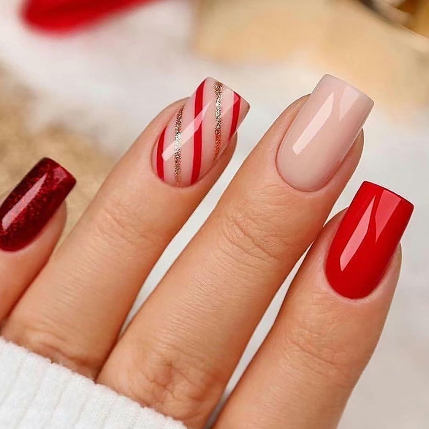 RIICFDD 24 Pcs White Snowflake Acrylic Press On Nails Full Cover Short Coffin