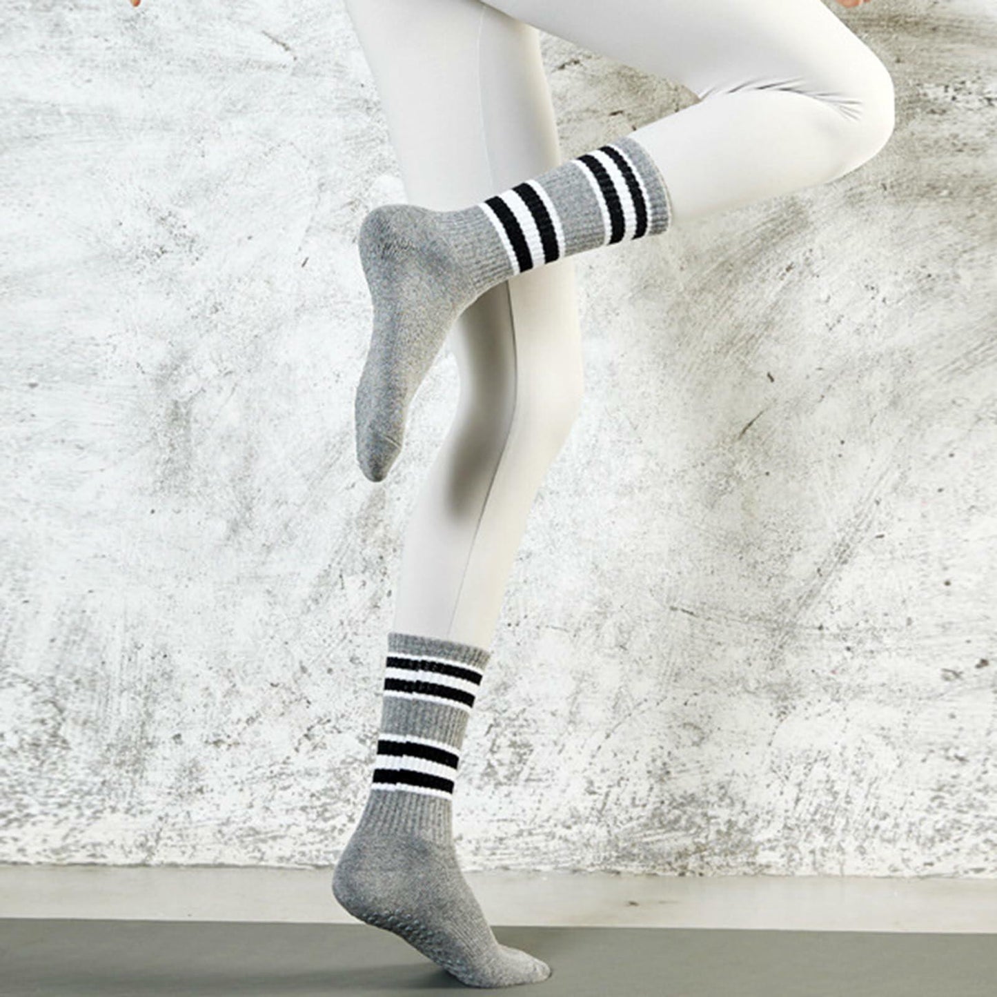 JUCHYDii Yoga Socks 3-Pack Black/Grey/White Non-Slip Cushioned Grip