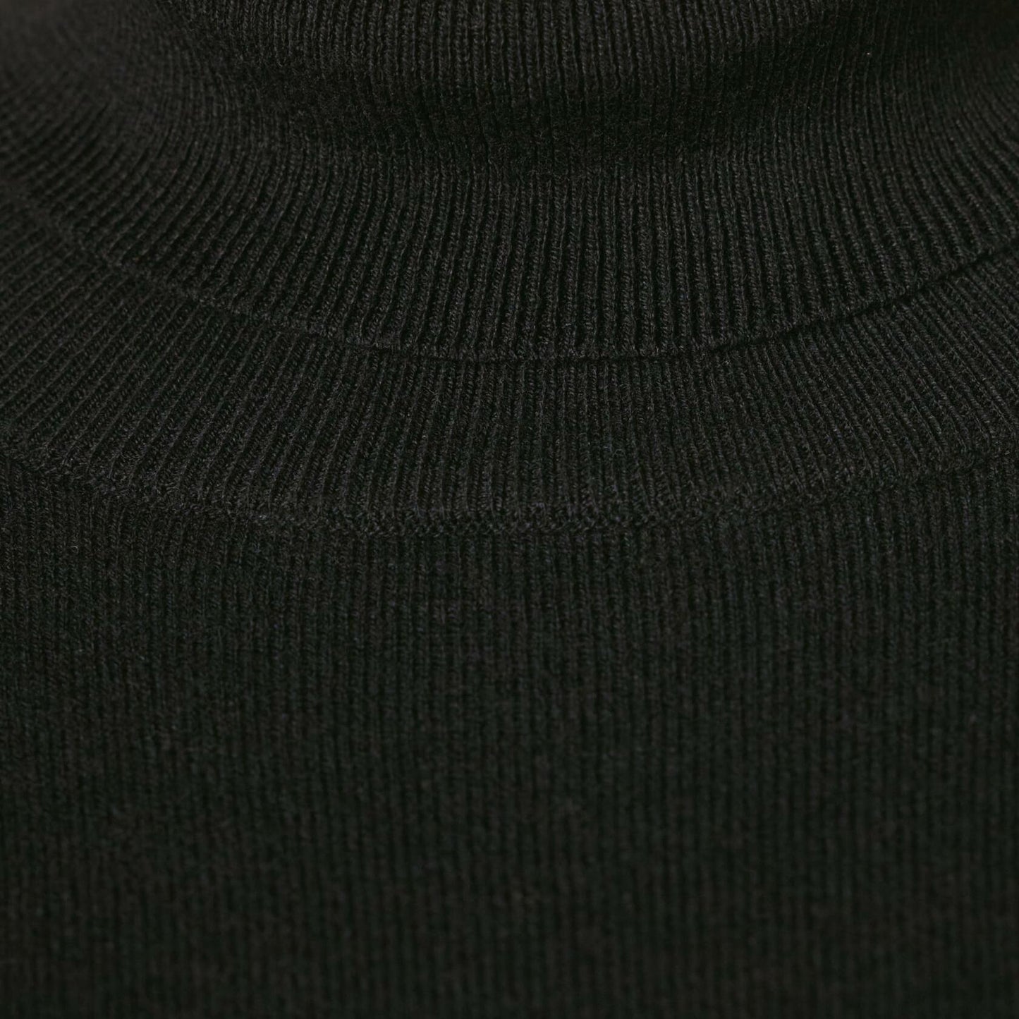 Amazon Essentials Lightweight Long-Sleeve Turtleneck Sweater Black Size M
