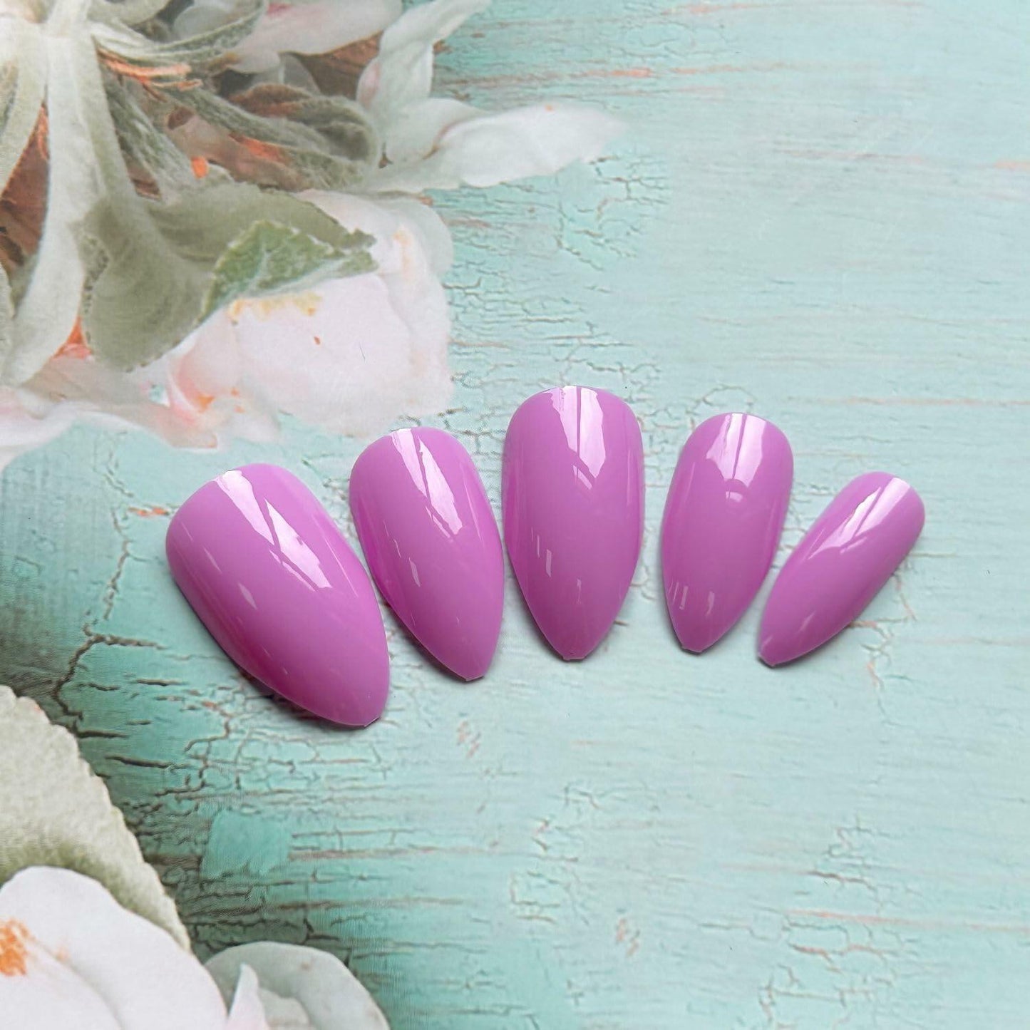 Short Press On Nails Almond Shape Glossy Light Purple 24Pcs Reusable