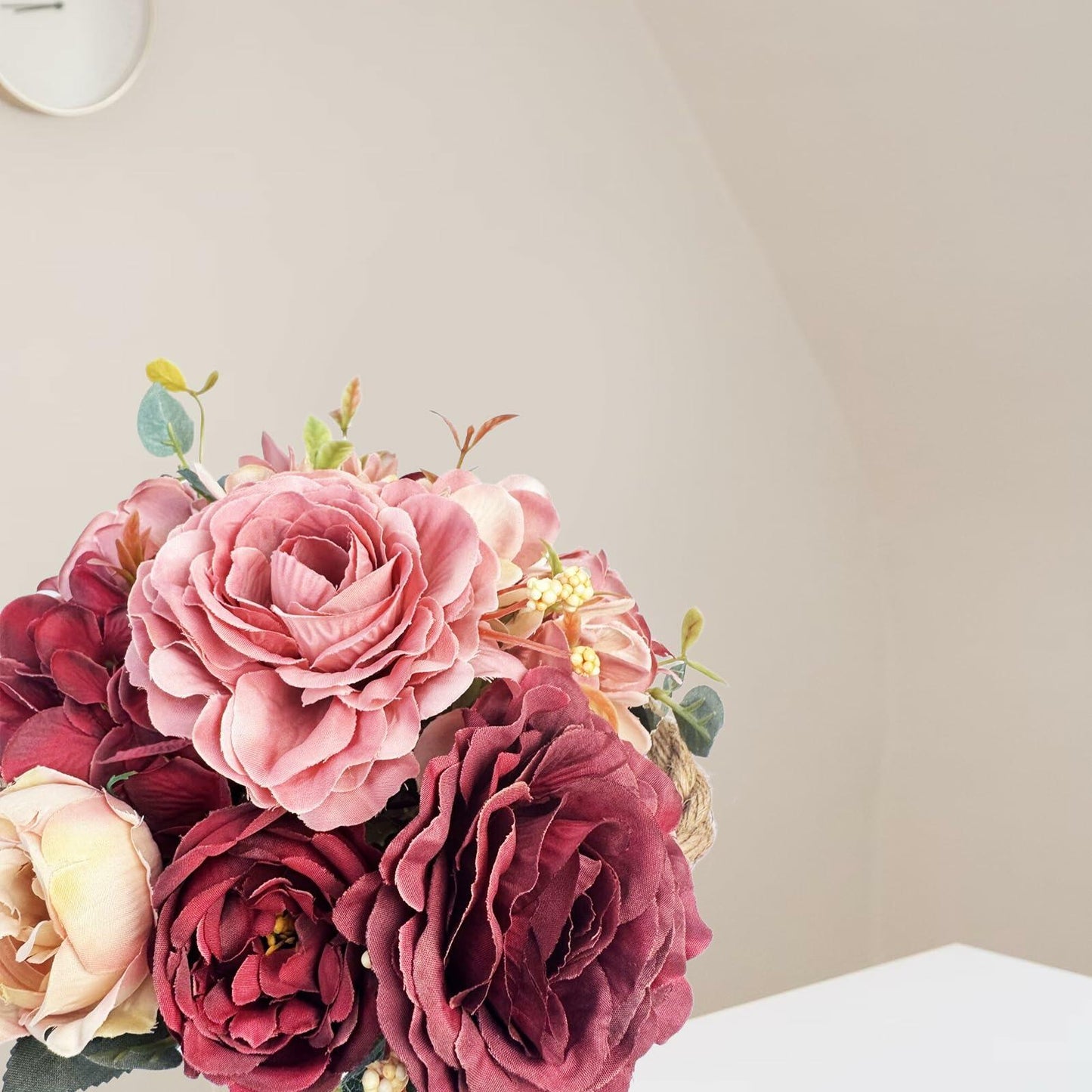 XDDCPWL Faux Silk Roses Flower Arrangement Pink Red Beige Vase Decor