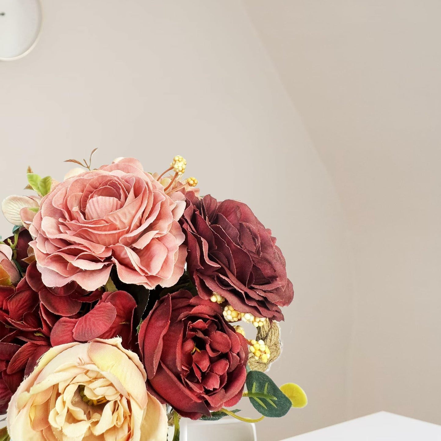 XDDCPWL Faux Silk Roses Flower Arrangement Pink Red Beige Vase Decor