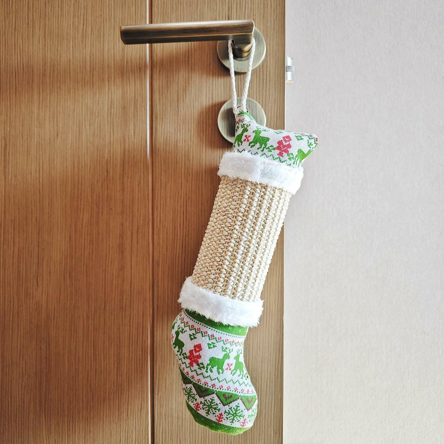 FuneeTop Interactive Cat Kicker Toy Stocking Shape 12'' Natural Sisal Red