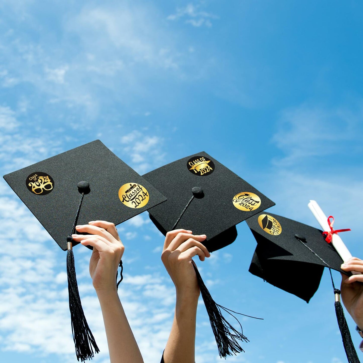 Tongcloud Graduation Stickers 360pcs Black Gold 3.8cm Round Labels Class 2024