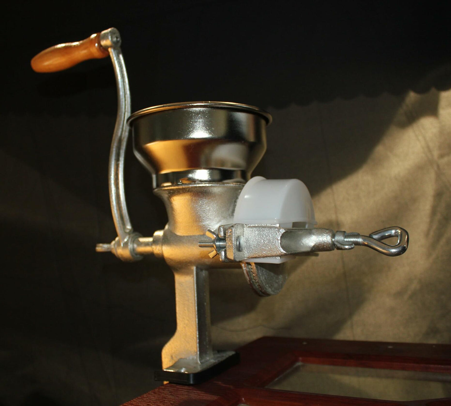 Vanaart Grain Mill High Hopper Manual Cast Iron Grain Grinder