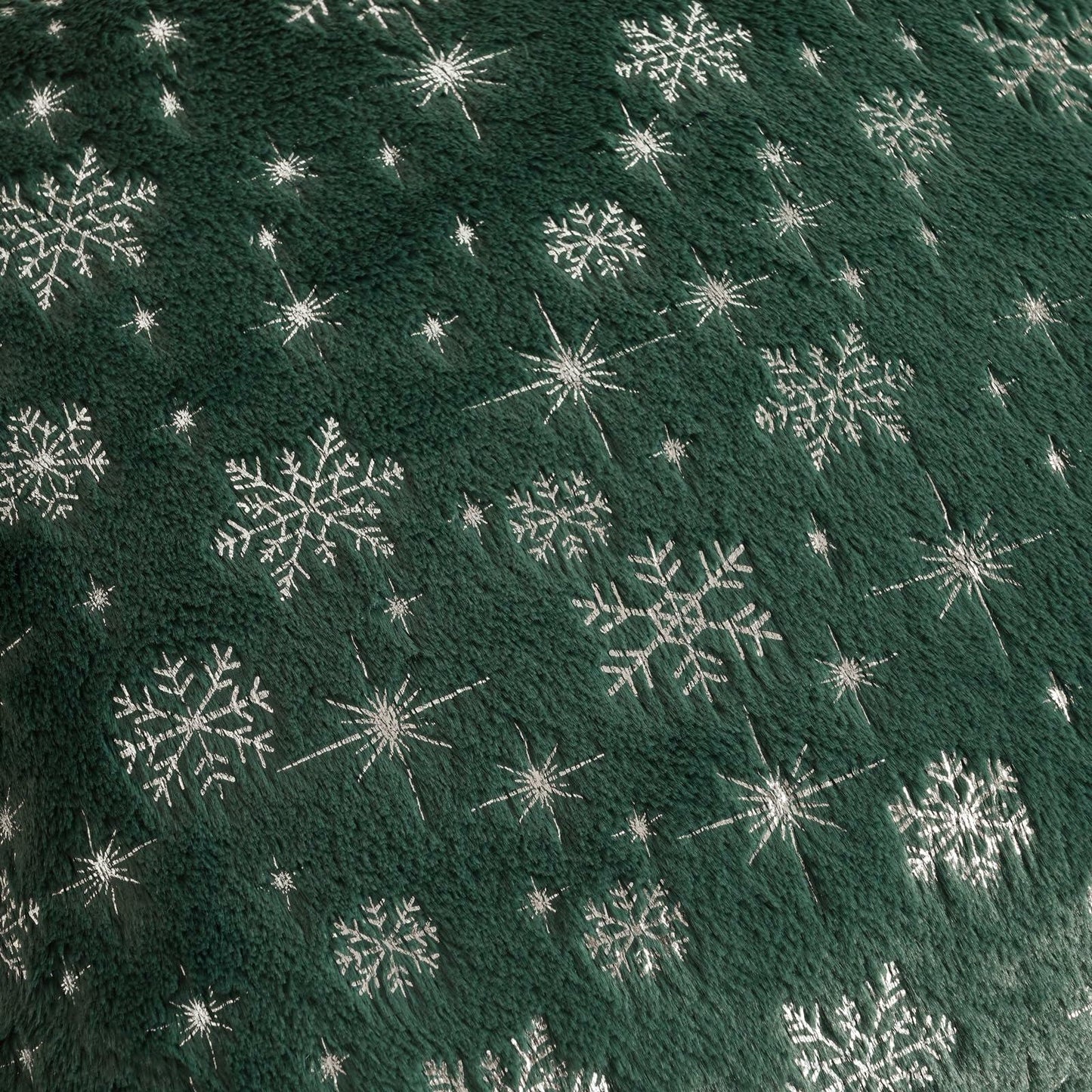 FUTEI Christmas Snowflakes Green Throw Pillow Covers Set of 2 18x18