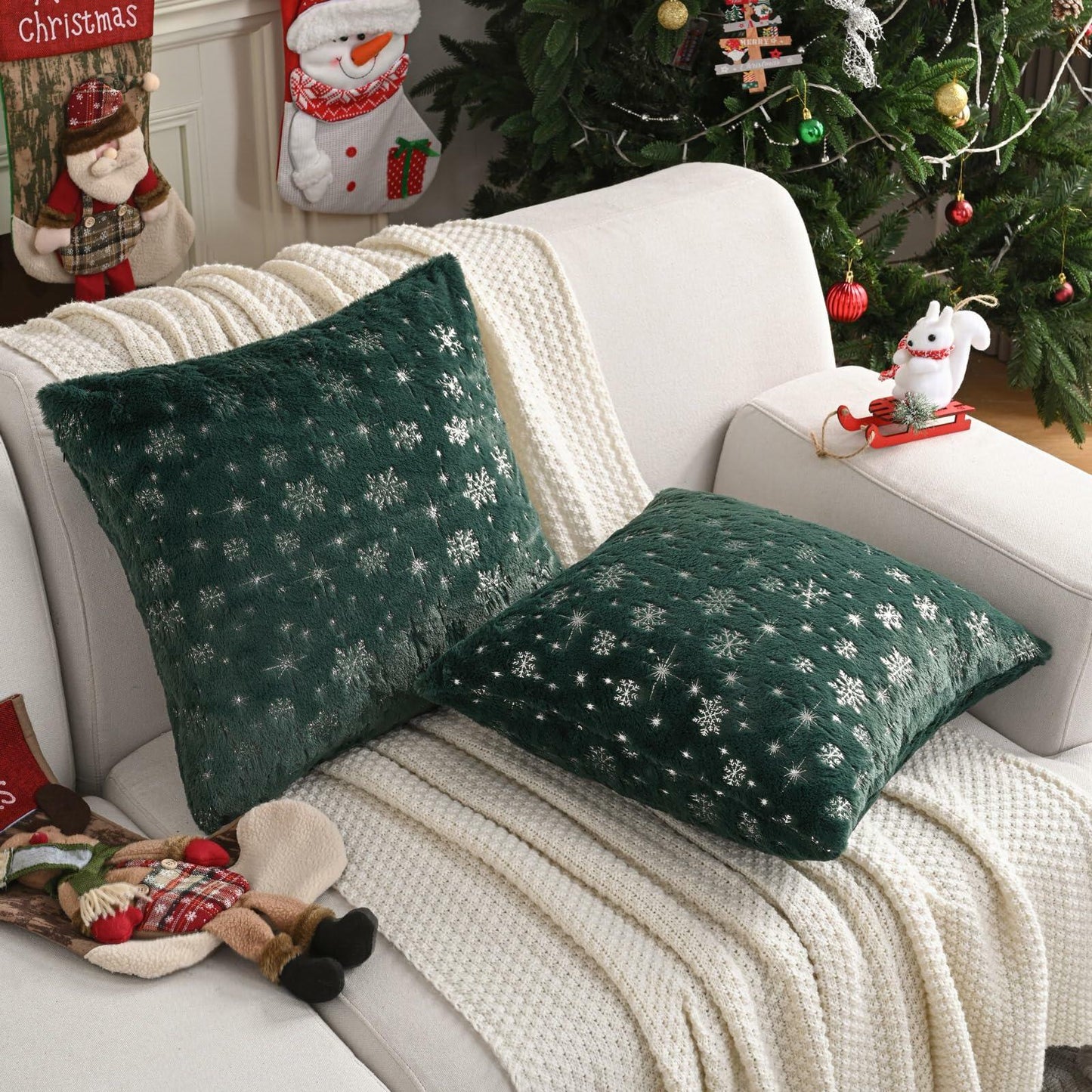 FUTEI Christmas Snowflakes Green Throw Pillow Covers Set of 2 18x18