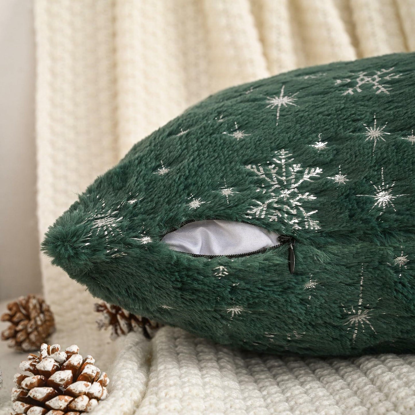 FUTEI Christmas Snowflakes Green Throw Pillow Covers Set of 2 18x18