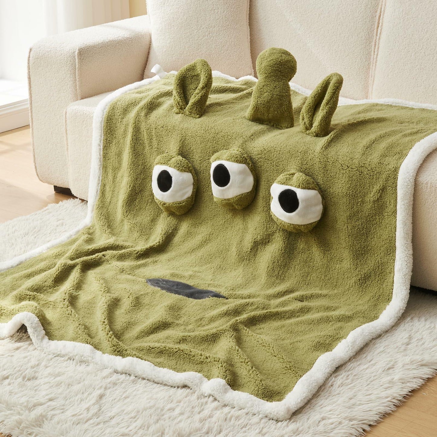[Like_new] NEWCOSPLAY Pikachu Sherpa Fleece Throw Blanket Plush Throw 50x60 Yellow
