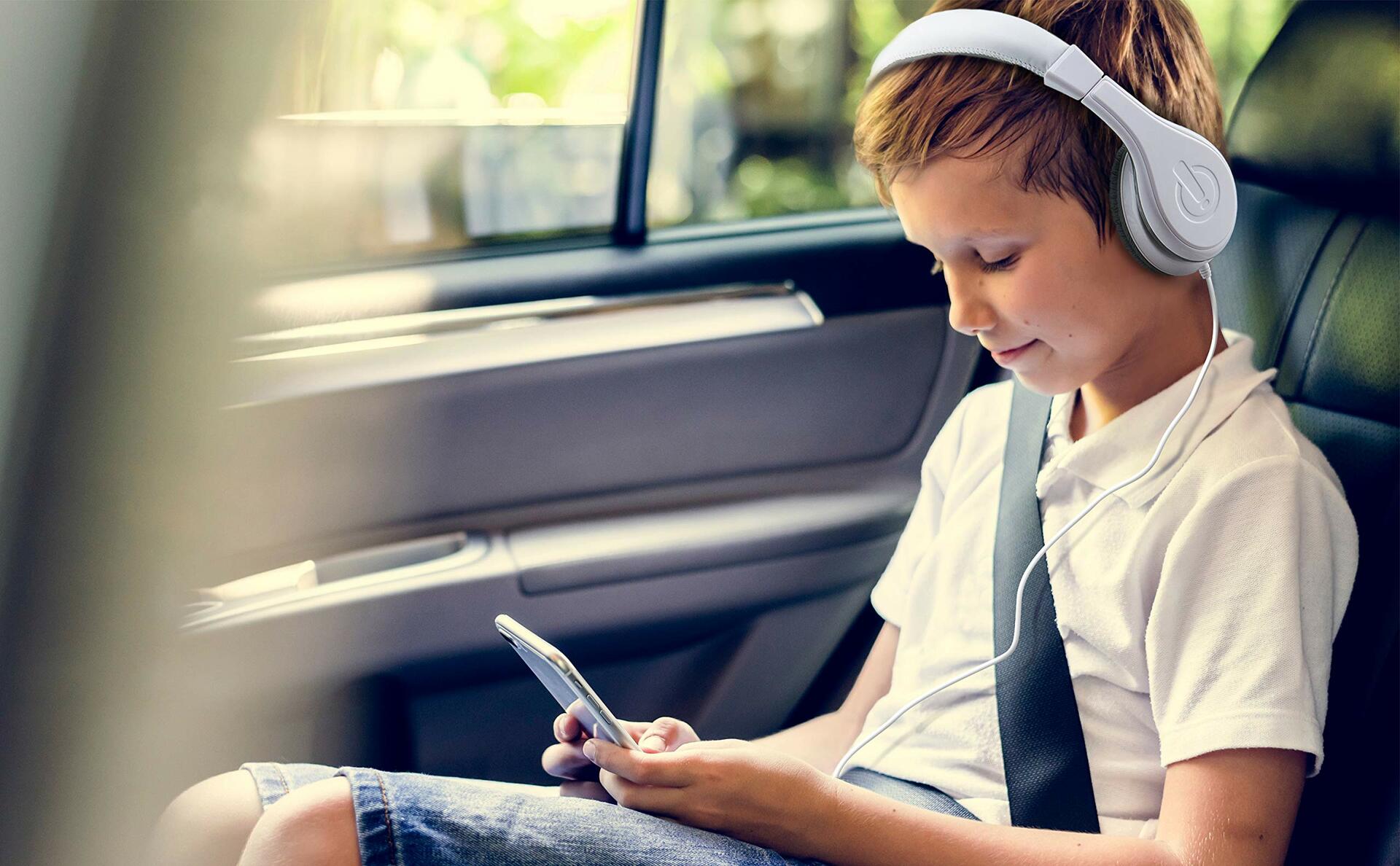 eKids Kids Wired Headphones Stereo Sound Volume Control White Over Ear