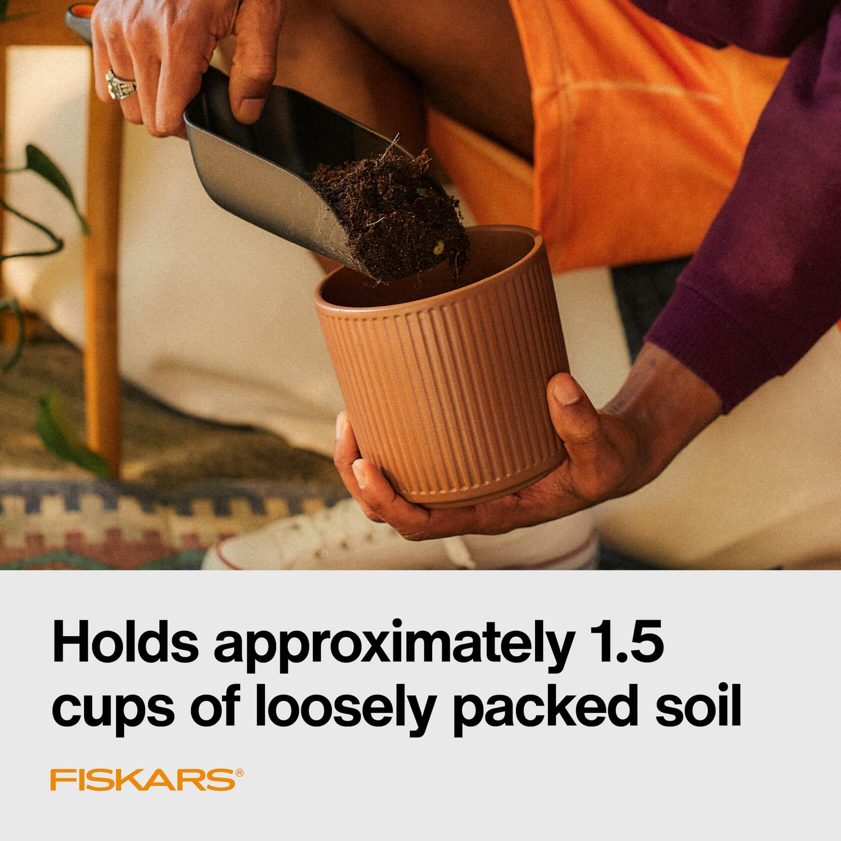 Fiskars Soil Scoop Garden Tool 1.5 Cups Recycled Plastic Potting Transplanting