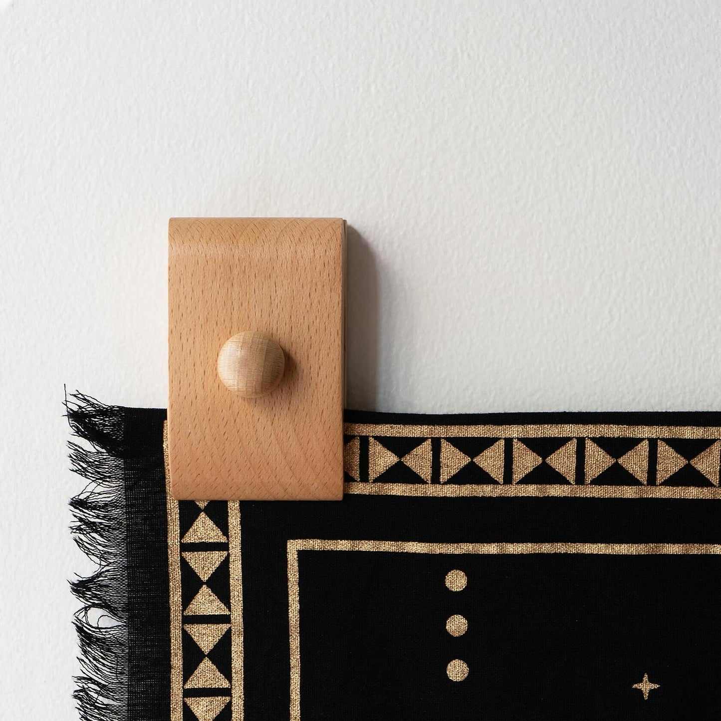 [Like New] MOCTUS 4 Large Wooden Quilt Hangers for Wall Display Light Color Small