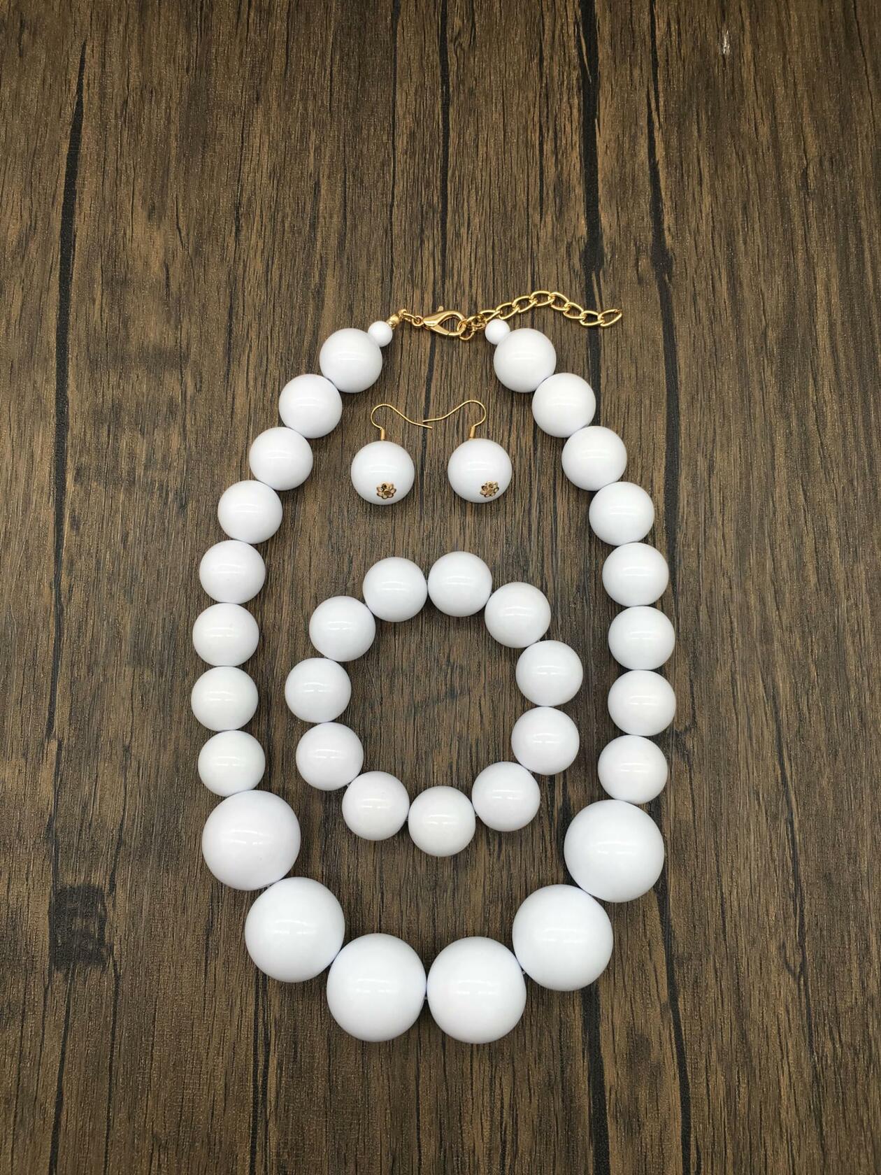 JHWZAIY White Acrylic Beaded Necklace Chunky Statement 02 Set