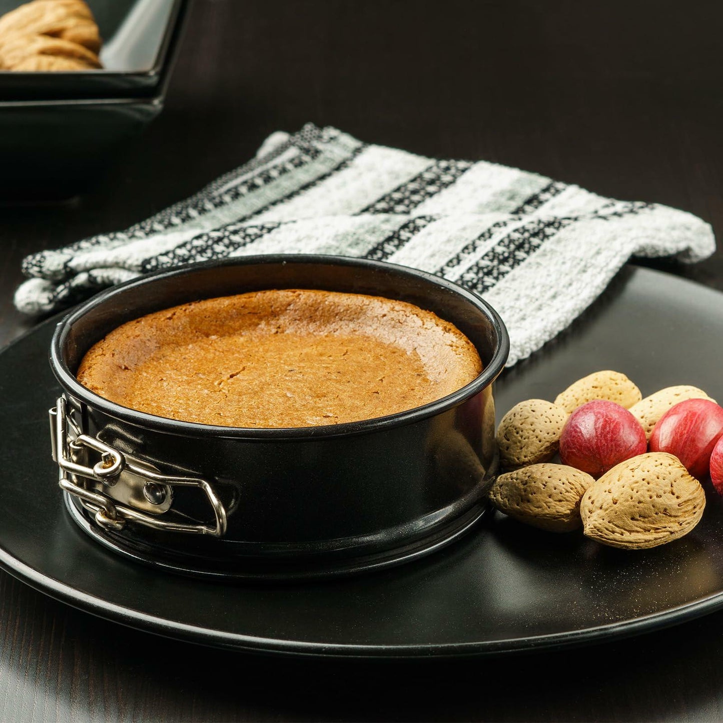 uxcell 4 Inch Nonstick Springform Pan Removable Bottom Leakproof Black 1pcs