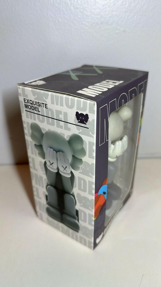 [Like New] Exquisite Kawed Action Figure Boys and Girls Gray Ornaments Model