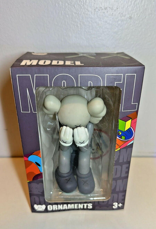 [Like New] Exquisite Kawed Action Figure Boys and Girls Gray Ornaments Model