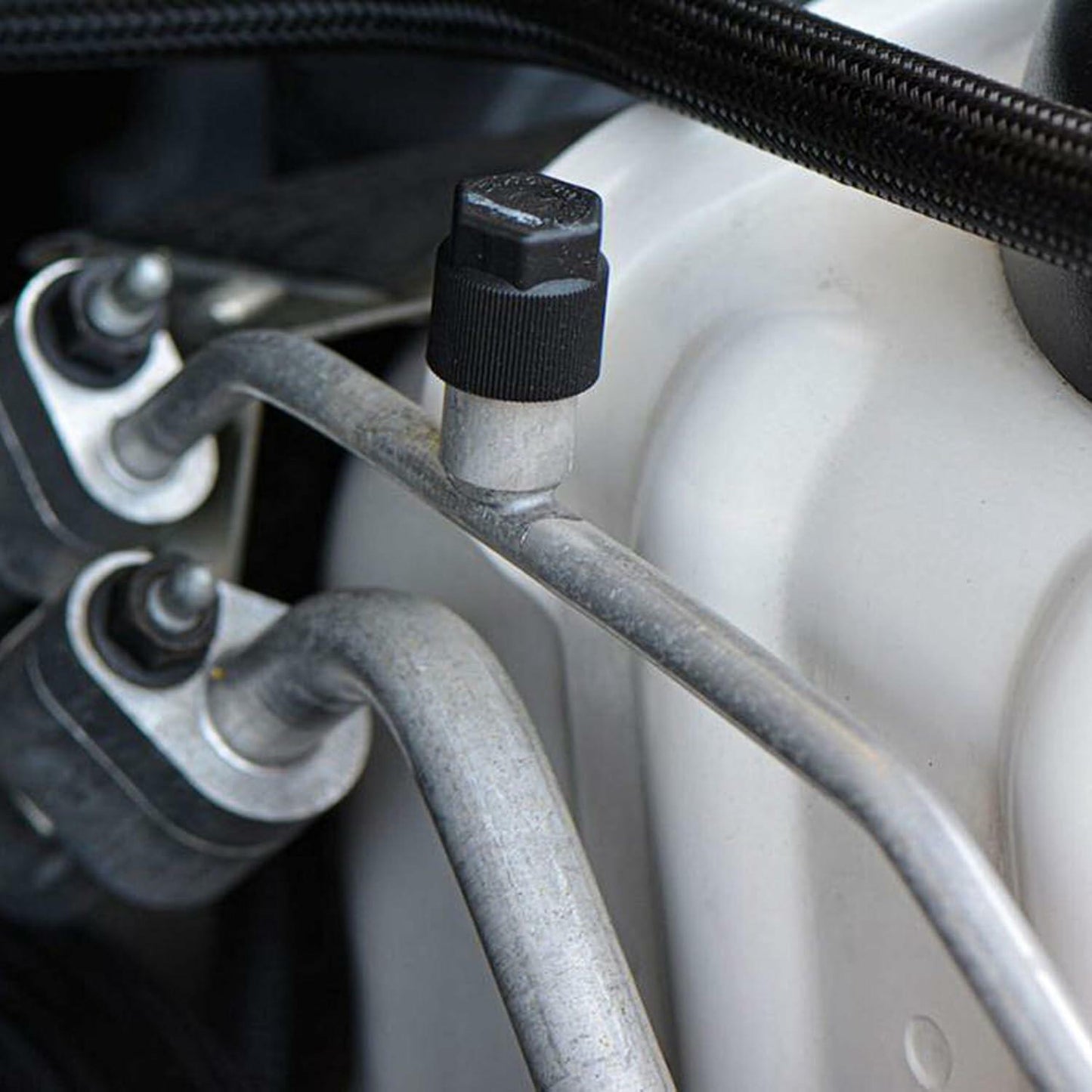 M12x1.5 Male High Side A/C Port Valve for Chevy GMC Ford Chrysler VW Jeep