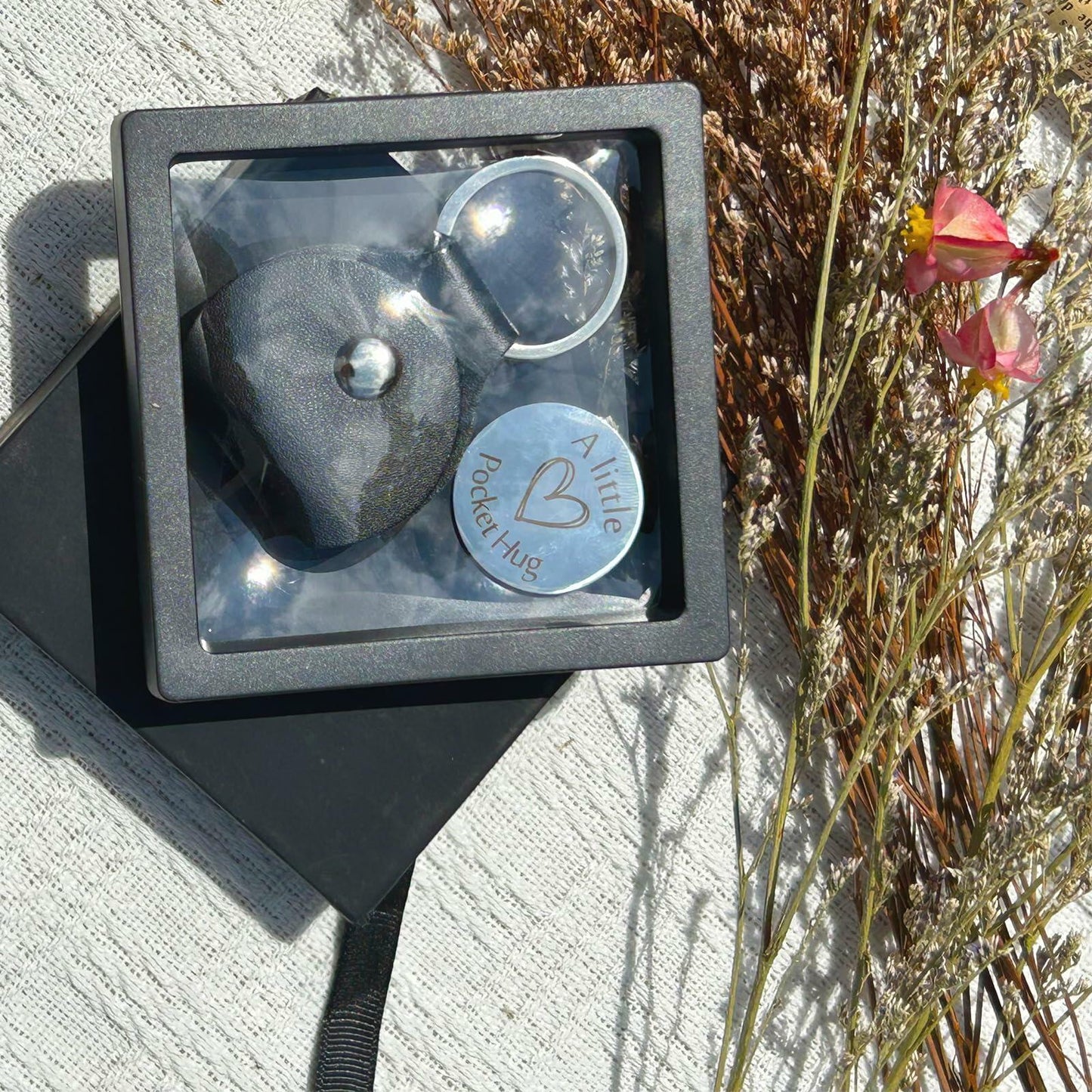 HHXFLY Pocket Hug Leather Keychain Inspirational Gift Box Small