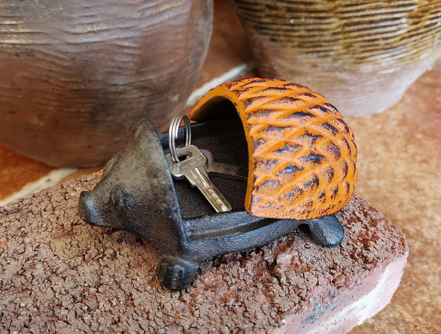 BSTWISH Iron Hedgehog Key Hider Outdoor Garden Decoration Red