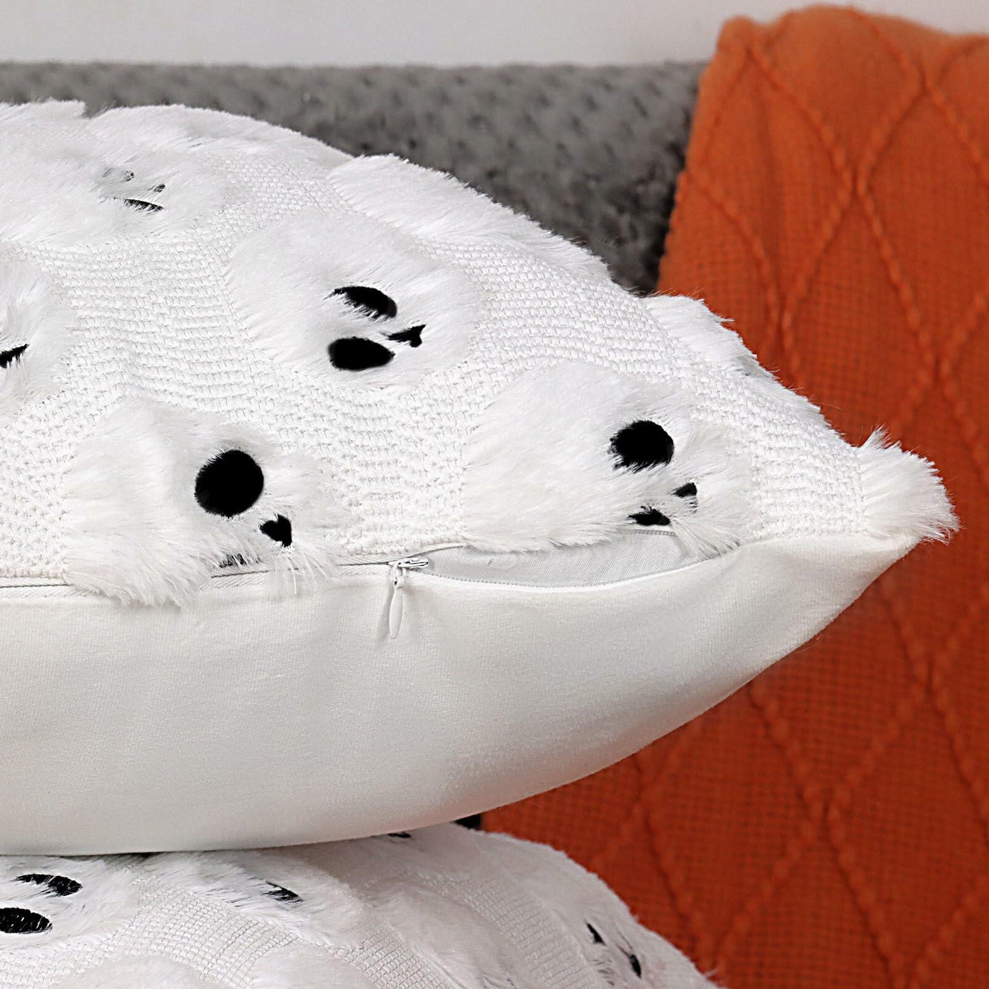 Yuubin Skull Halloween Throw Pillow Covers 18x18in Set of 2 Black Faux Fur