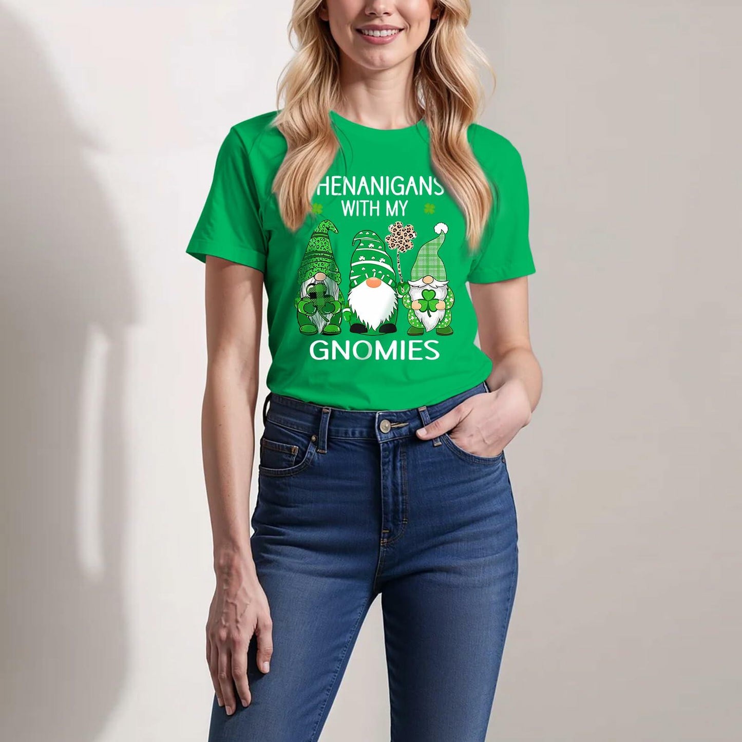 FLORENCE IISA St. Patrick's Day Lucky Shamrock & Gnomes T-Shirt Irishgreen XS