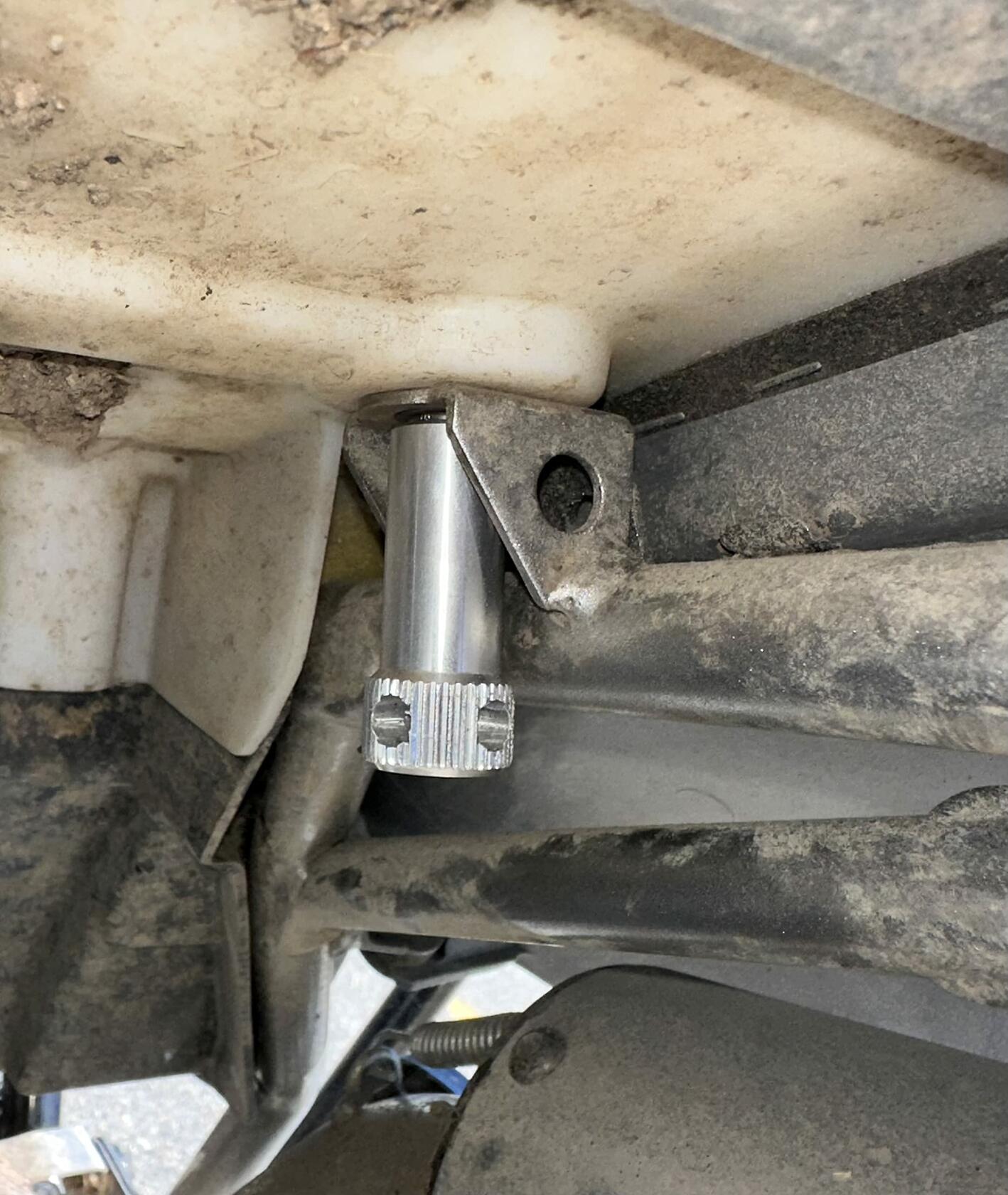 Yamaha TW200 Extended Seat Bolts Set of 2