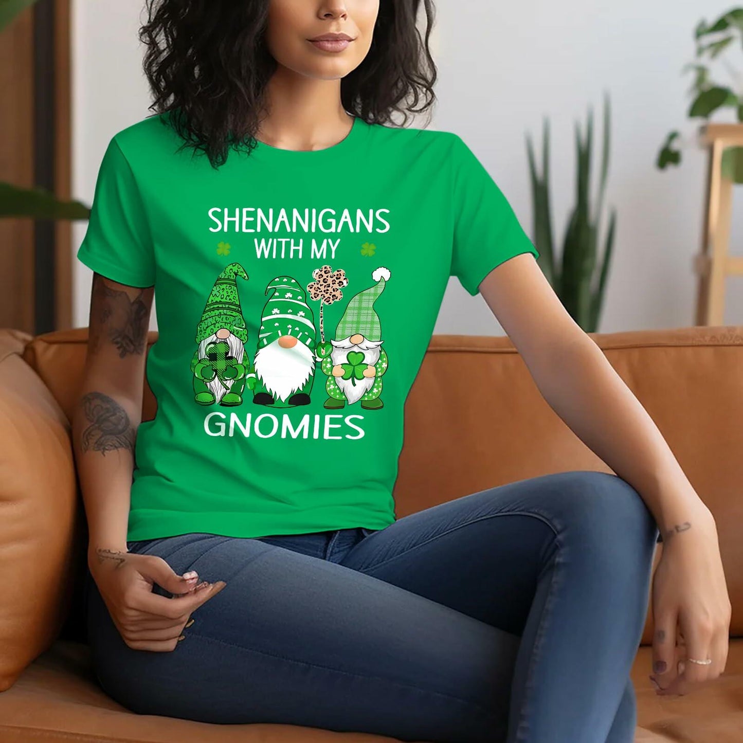 FLORENCE IISA St. Patrick's Day Lucky Shamrock & Gnomes T-Shirt Irishgreen XS