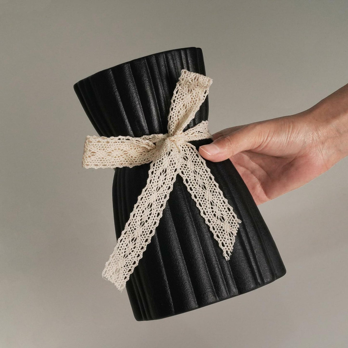 OOSTONEE Black Ceramic Flower Vase 7.6 Inch Nordic Boho Gothic Style