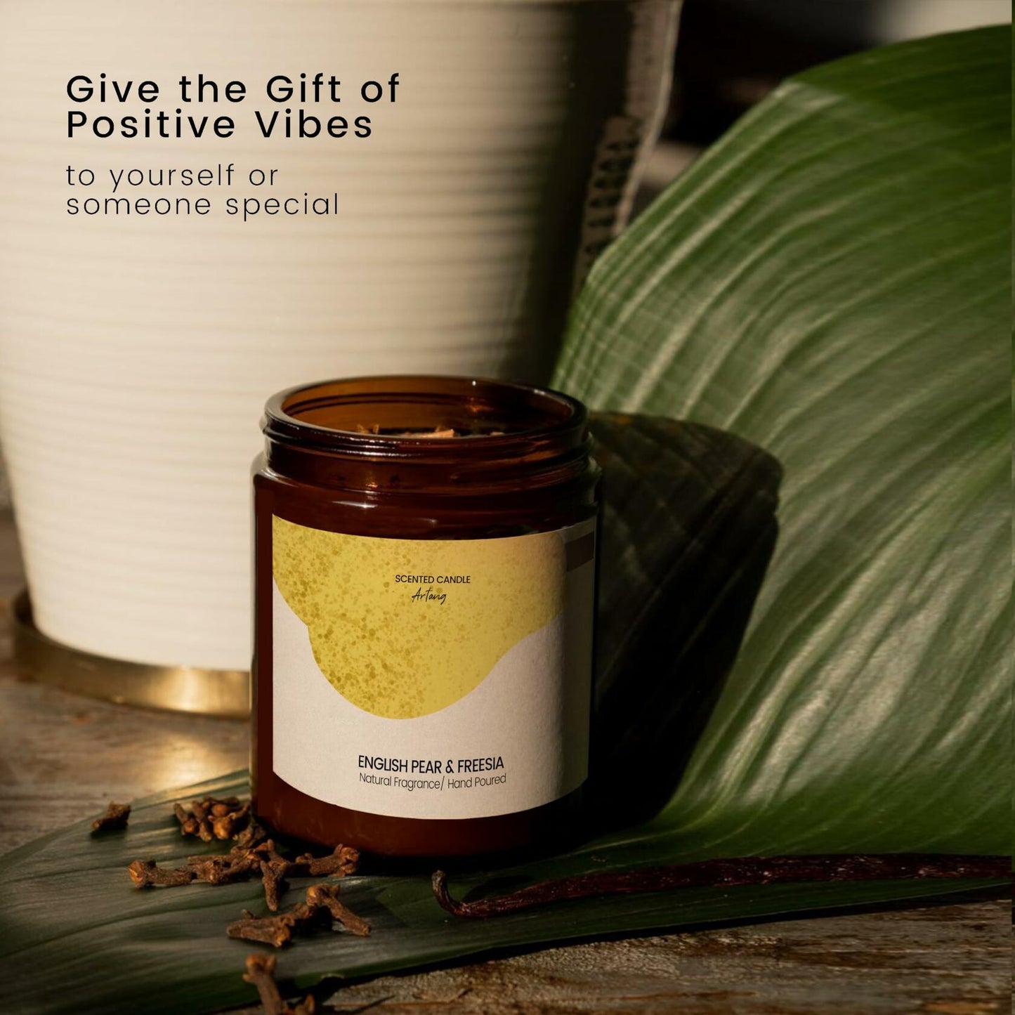 Generic English Pear & Freesia Scented Soy Candle Black Jar Chroma