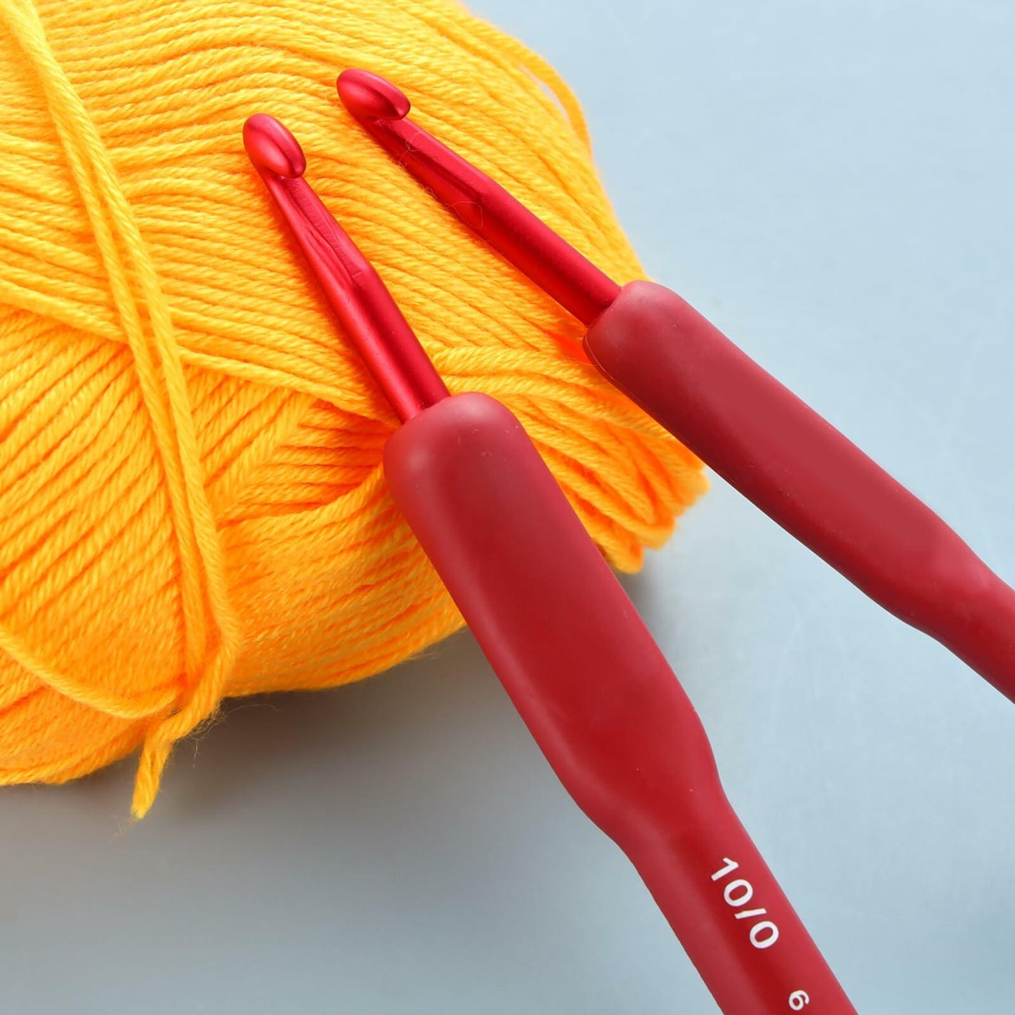 OYEUYID Red Crochet Hook Set 9 Sizes 2-6mm Soft Handle Aluminum